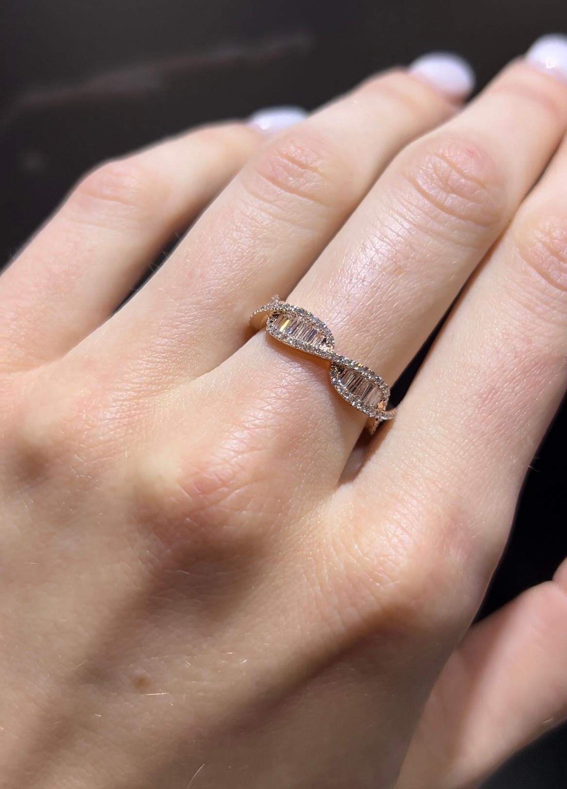 0.69 Carat Round & Baguette Diamond Twist Band Ring 18K Rose Gold In New Condition For Sale In New York, NY