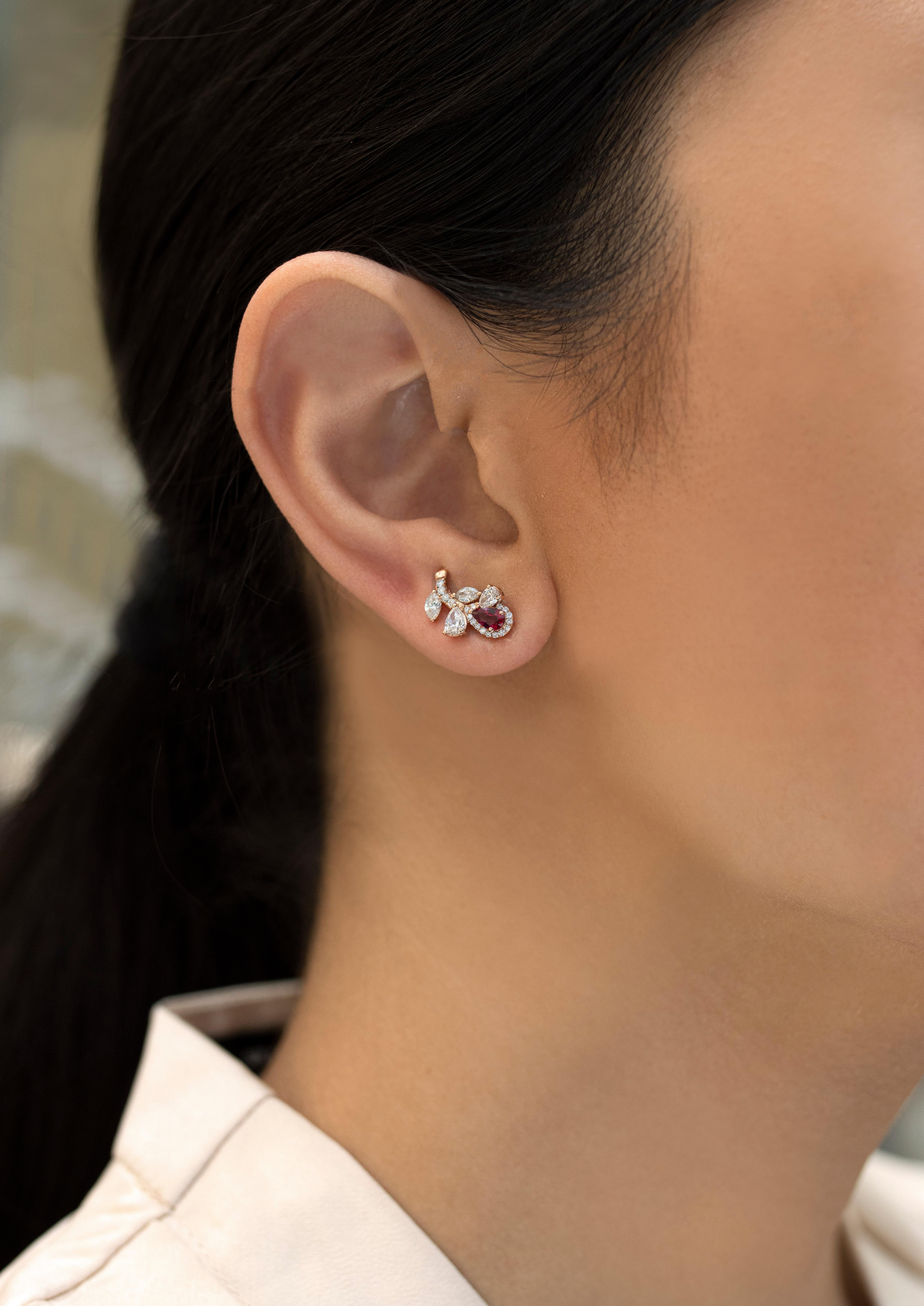 Contemporain Boucles d'oreilles fleur en or rose avec diamants taille poire et marquise de 0,69 carat au total en vente