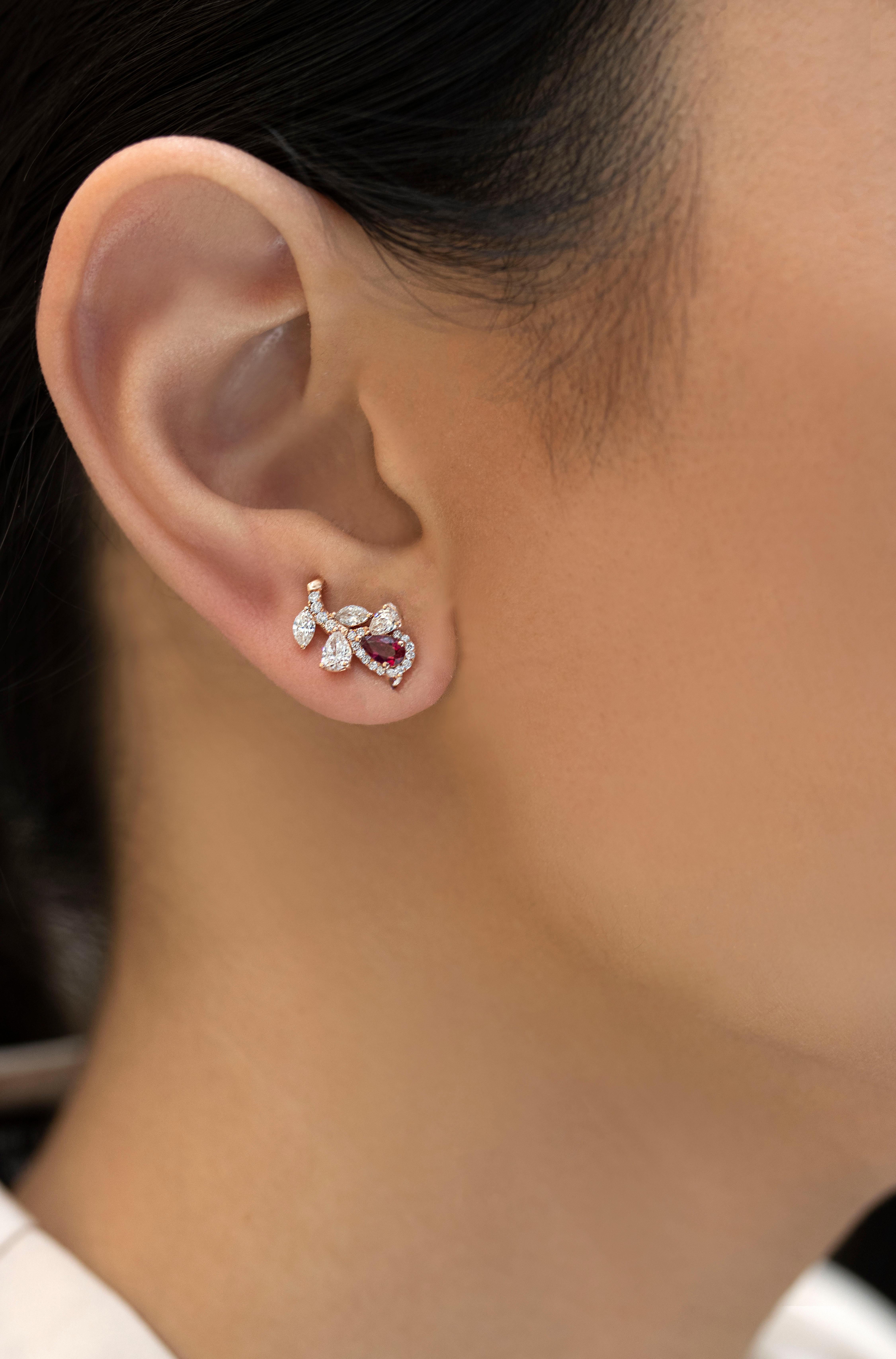 Taille poire Roman Malakov, boucles d'oreilles fleur en forme de poire avec rubis et diamants de 0,83 carat au total en vente