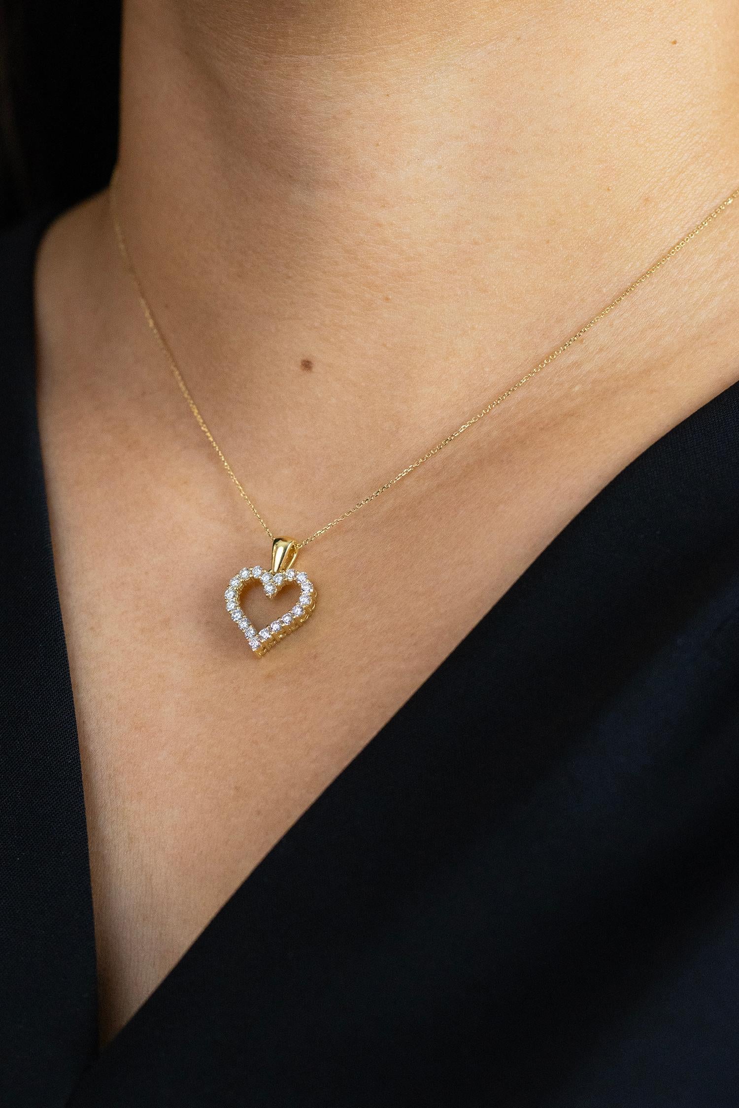 Women's or Men's 0.69 Carats Total Brilliant Round Shape Diamond Open-Work Heart Pendant Necklace For Sale