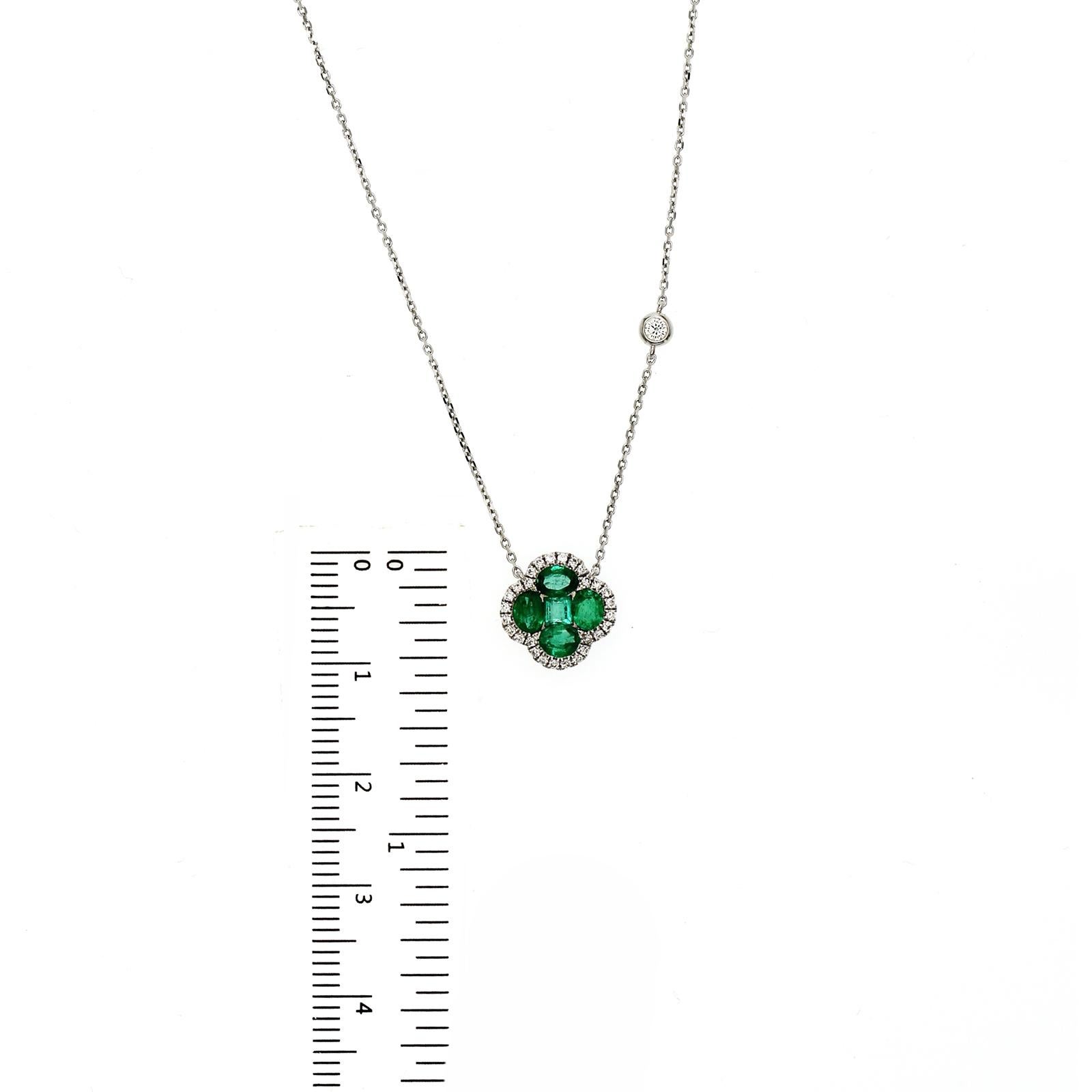 Round Cut 0.69 Ct Emerald 0.28 Ct Diamond 18K White Gold Four Leaf Flower Pendant Necklace