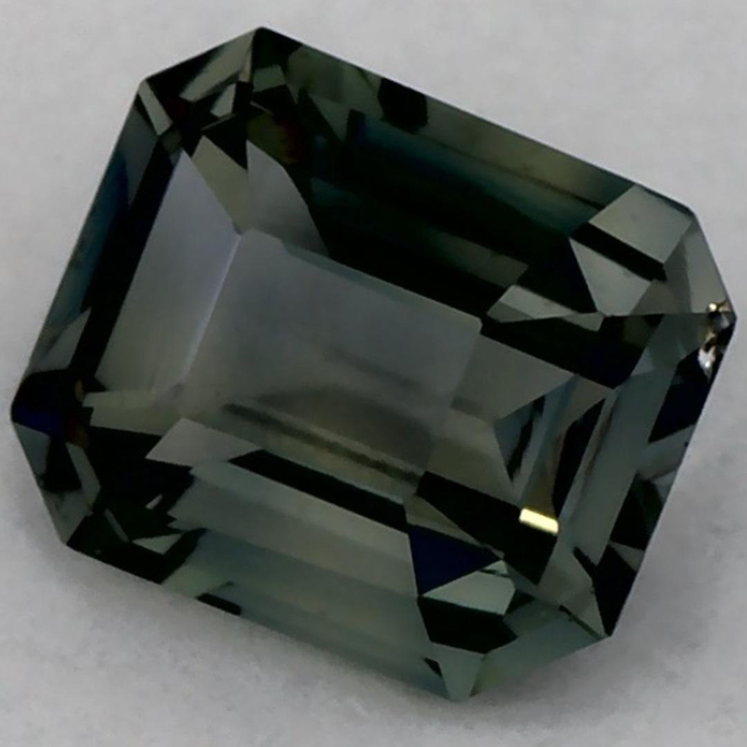 Ce saphir vert naturel offre élégance et sophistication. Avec sa riche saturation de couleurs et sa coupe précise, il constitue la pièce maîtresse parfaite pour une bague de fiançailles ou une conception de bijoux de luxe.

Ce saphir provient du Sri