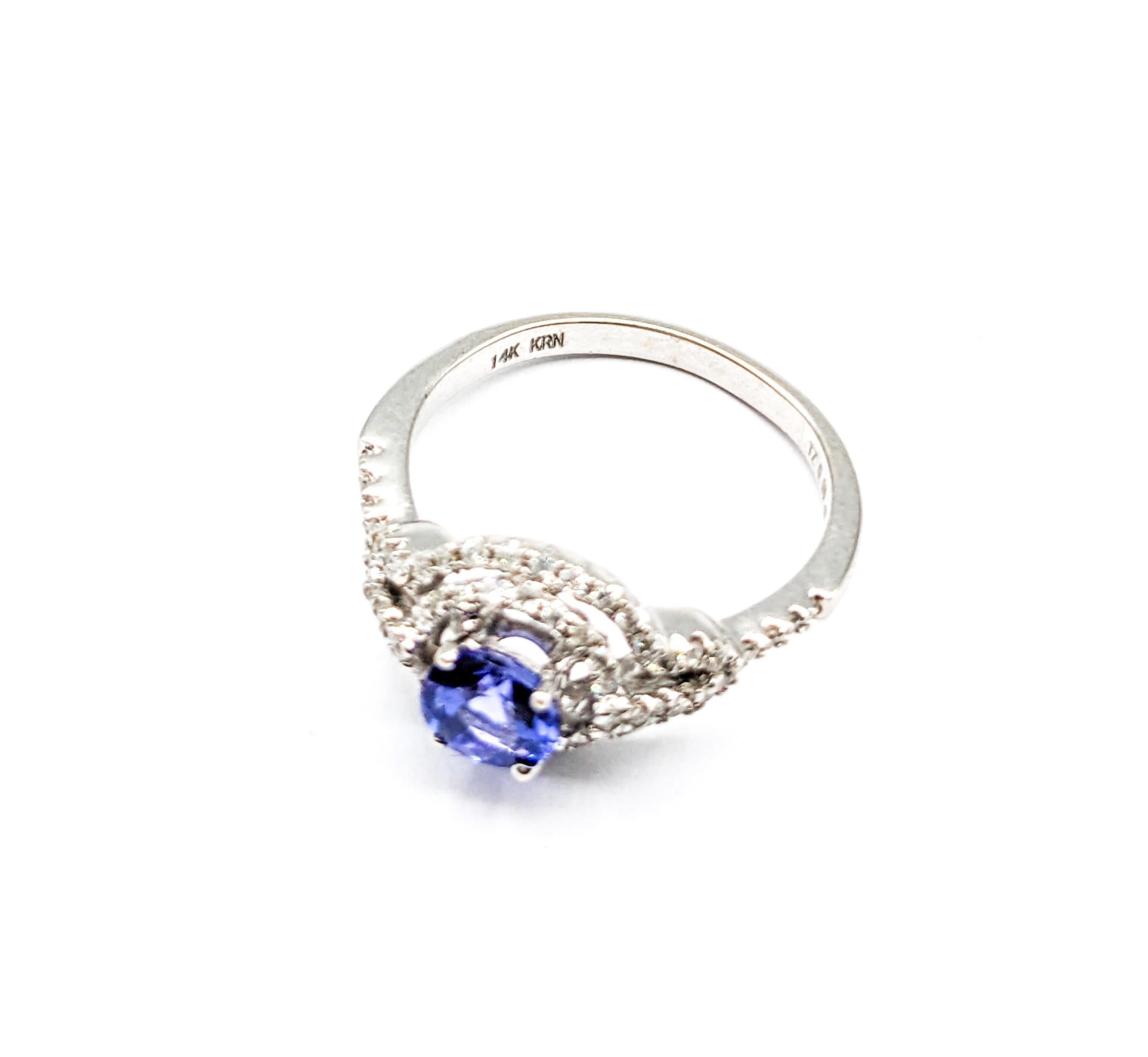 Bague en or blanc avec tanzanite et diamants de 0,69 carat Pour femmes en vente