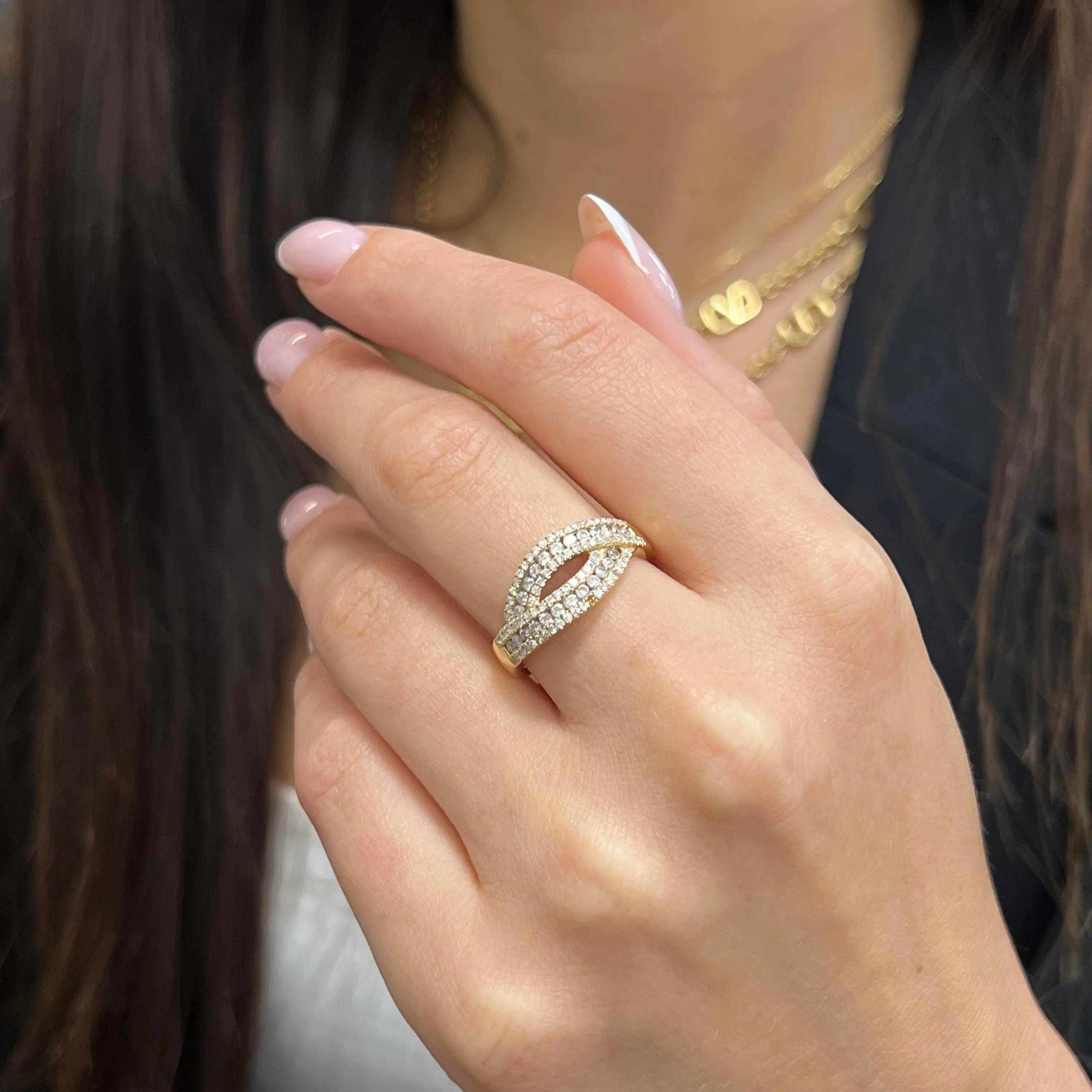 Bague pour femme en or jaune 14 carats avec diamants taille ronde sertis en canal de 0,69 carat, taille 7,5 Neuf - En vente à New York, NY