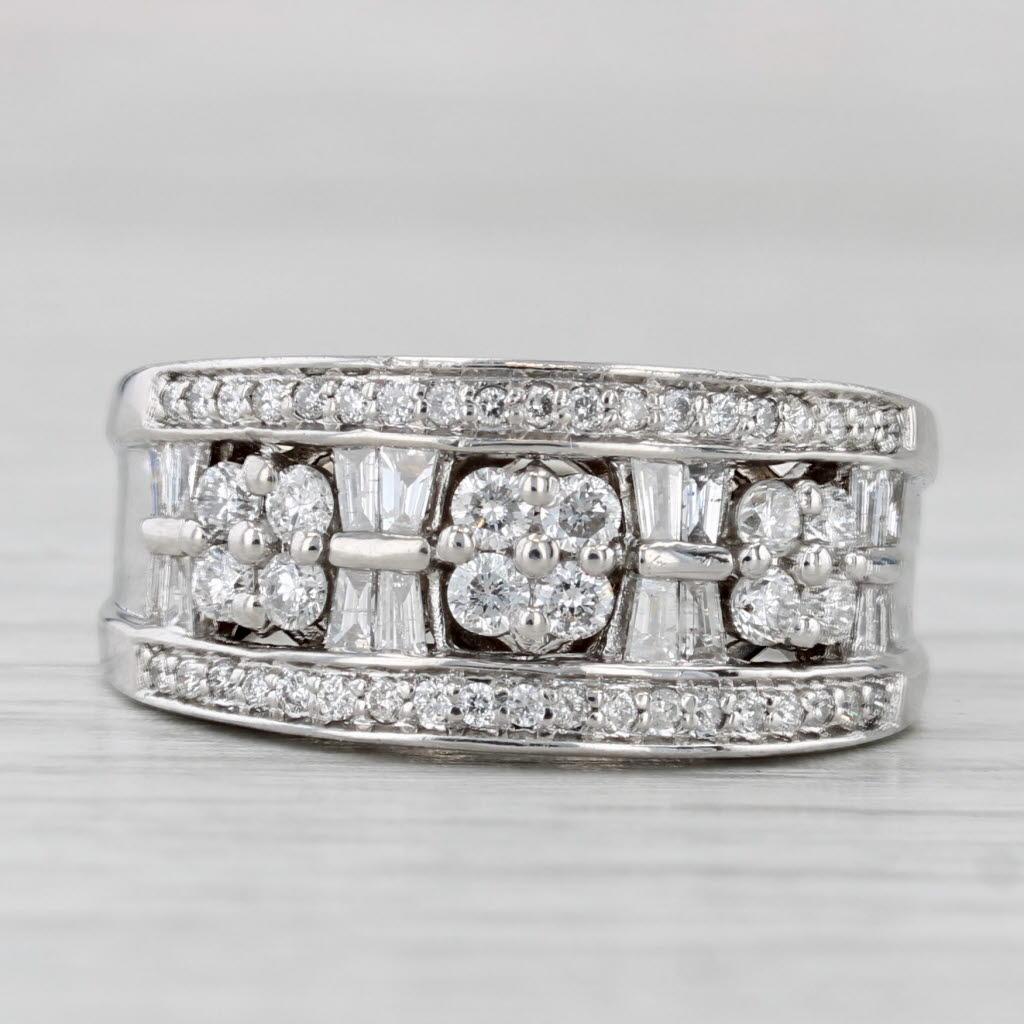 0.69ctw Diamond Flowers Ring 14k White Gold Size 5.25 Cocktail en Bueno estado para la venta en McLeansville, NC