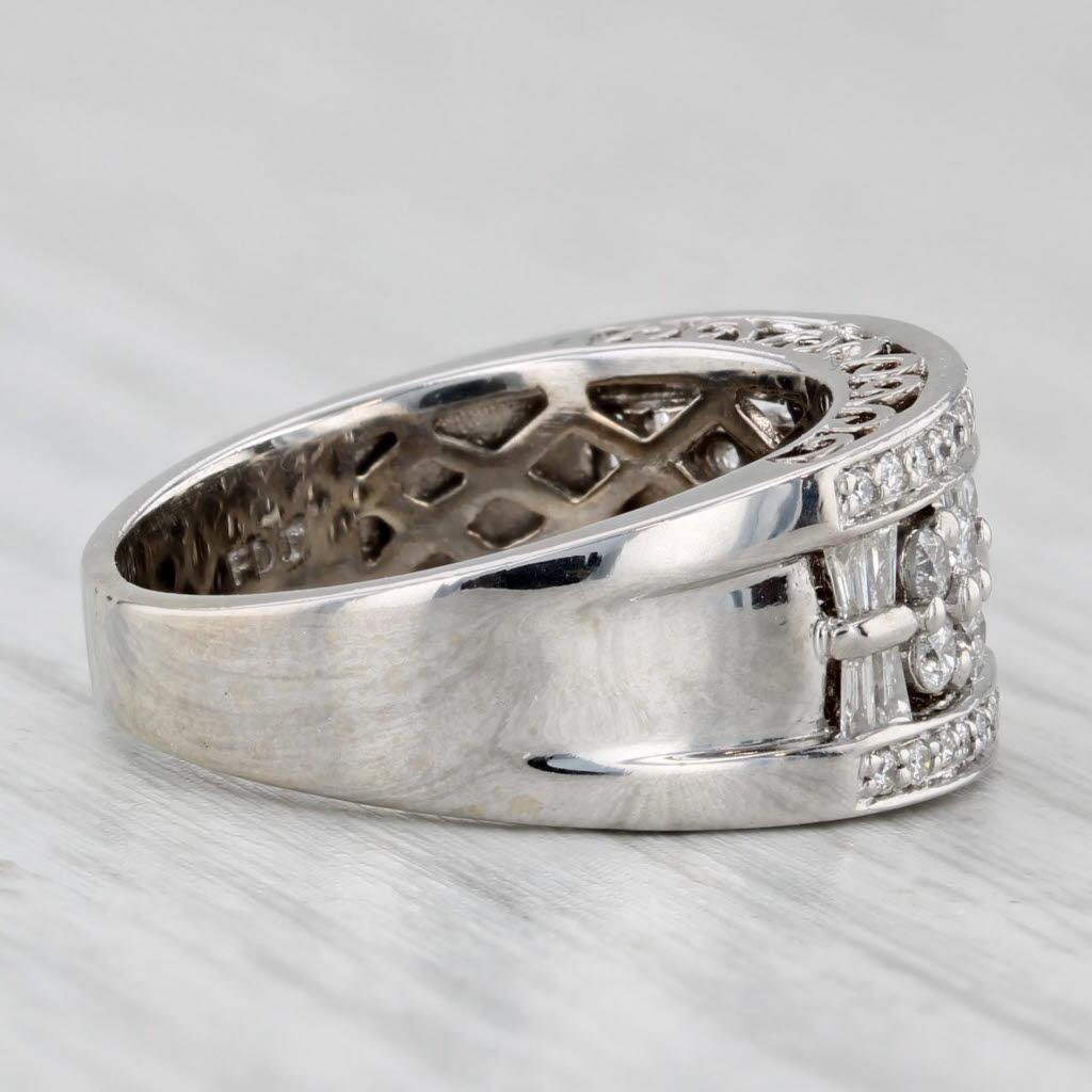 Femenino o masculino 0.69ctw Diamond Flowers Ring 14k White Gold Size 5.25 Cocktail en venta