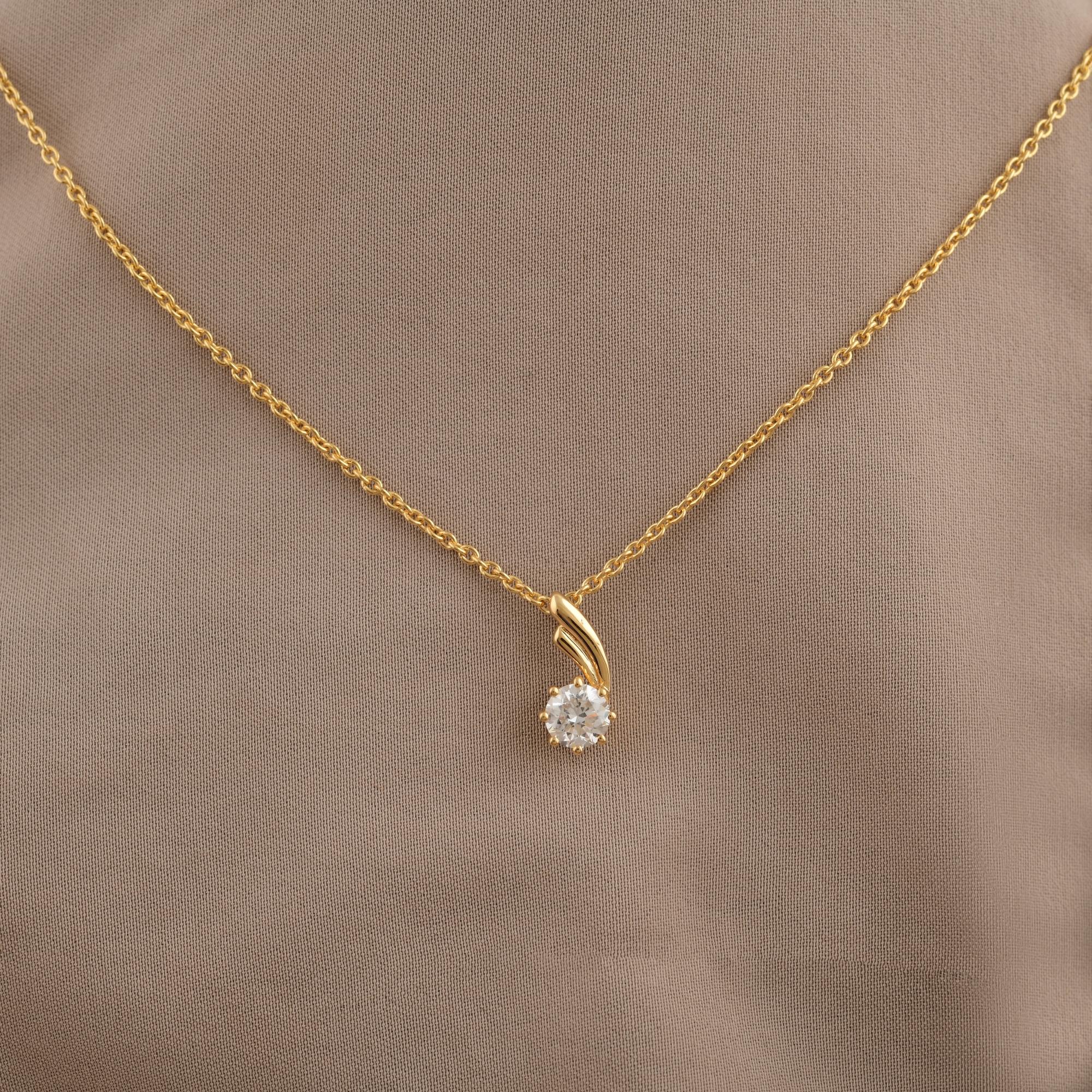 Collana con ciondolo in oro giallo da 0,6 carati con taglio brillante SI/H H. H. in vendita 1
