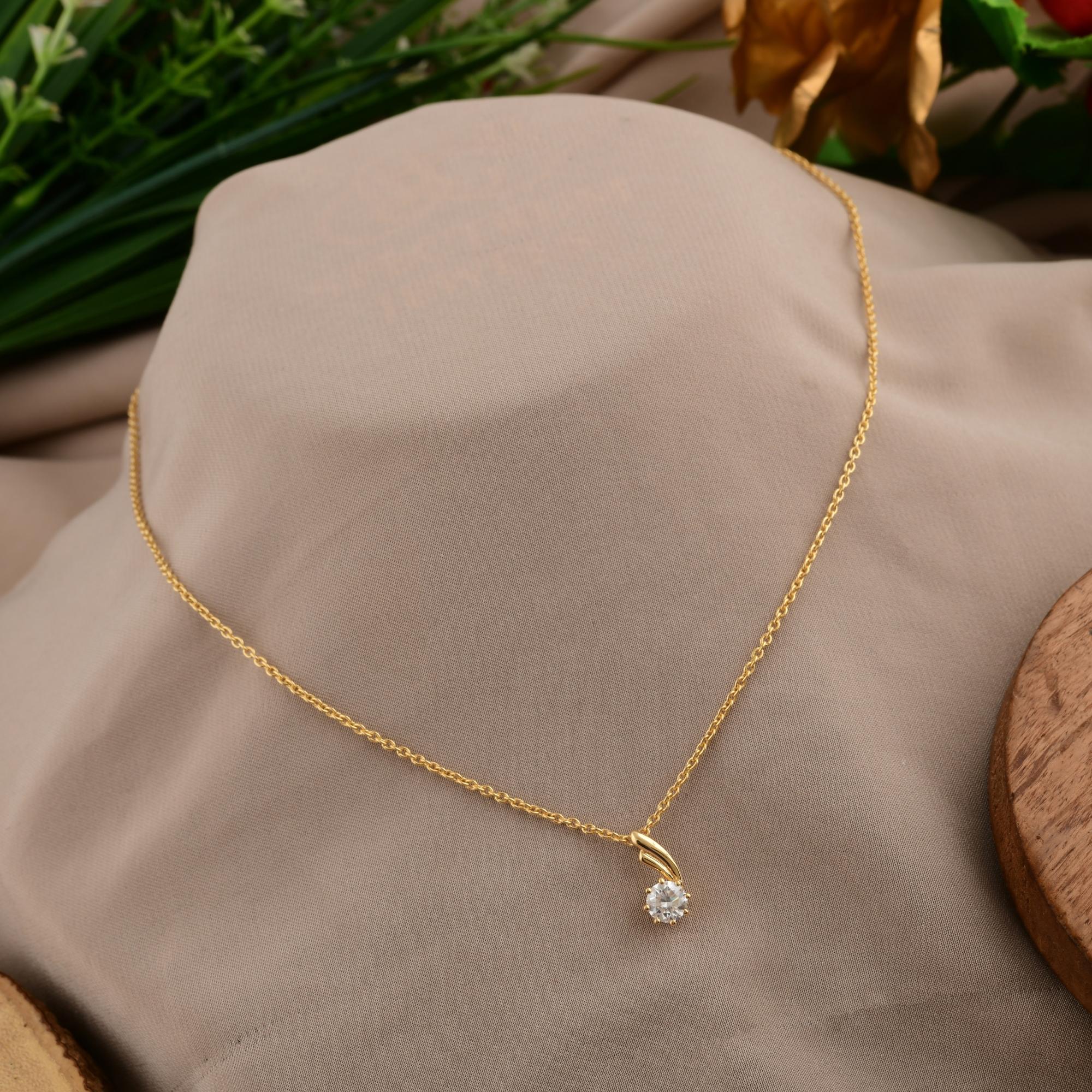 Collana con ciondolo in oro giallo da 0,6 carati con taglio brillante SI/H H. H. in vendita 2