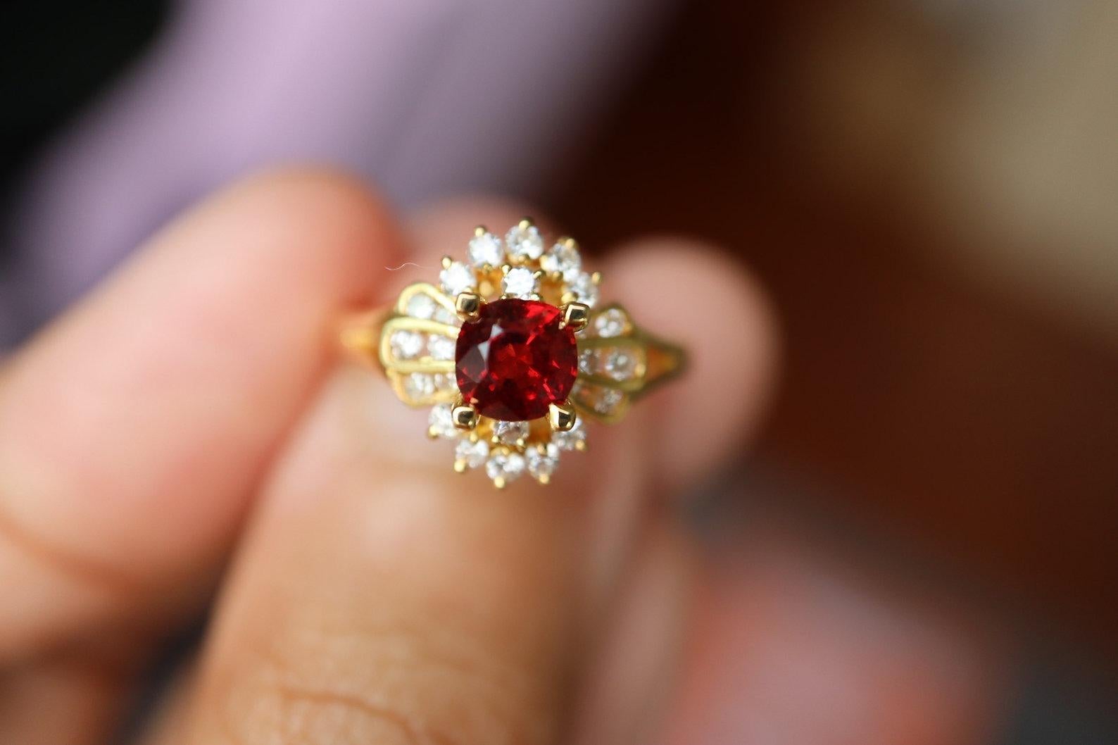 0.6 Karat orangeroter Spinellring aus 14k massivem Gold (Rundschliff) im Angebot