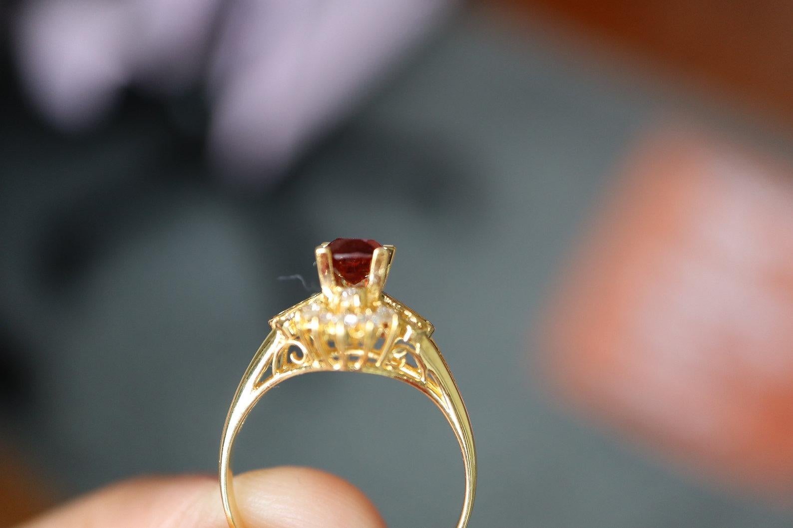 0.6 Karat orangeroter Spinellring aus 14k massivem Gold Damen im Angebot