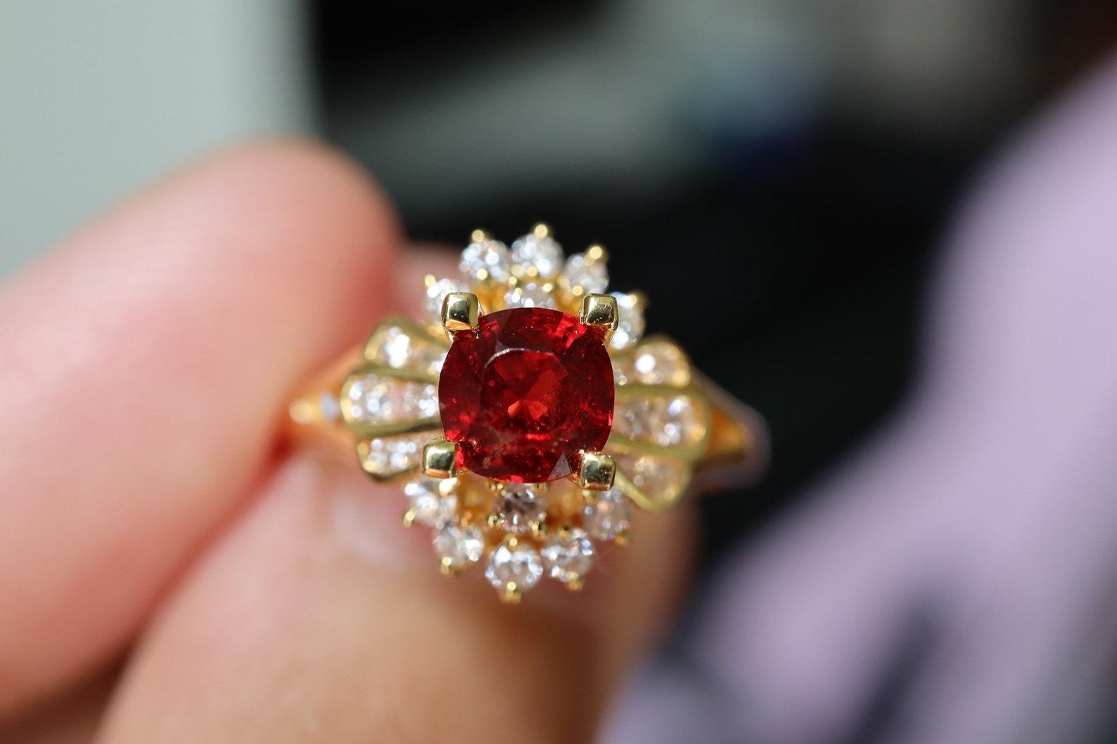 0.6 Karat orangeroter Spinellring aus 14k massivem Gold im Angebot 2