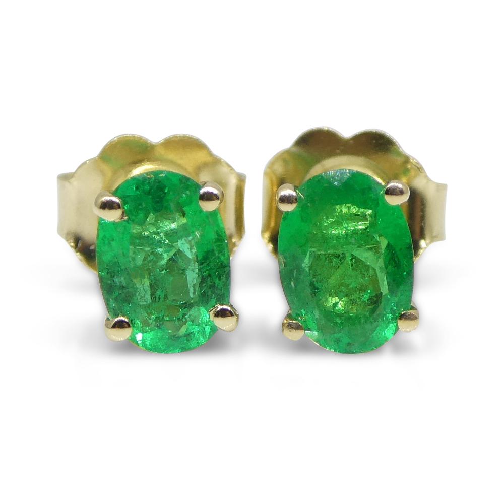 Brilliant Cut 0.6ct Oval Green Colombian Emerald Stud Earrings set in 14k Yellow Gold For Sale