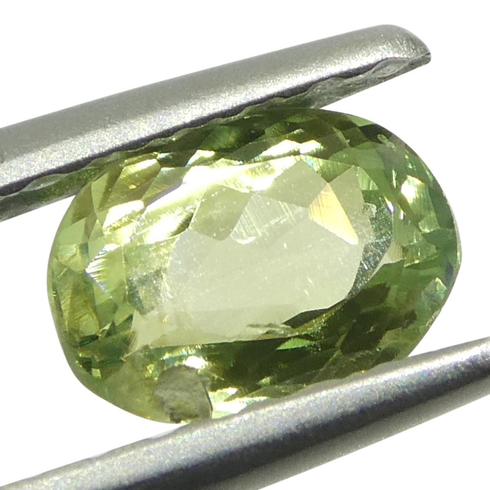 0.6ct Oval Yellowish Green to Greyish Purple Alexandrite from Brazil In New Condition For Sale In Toronto, Ontario