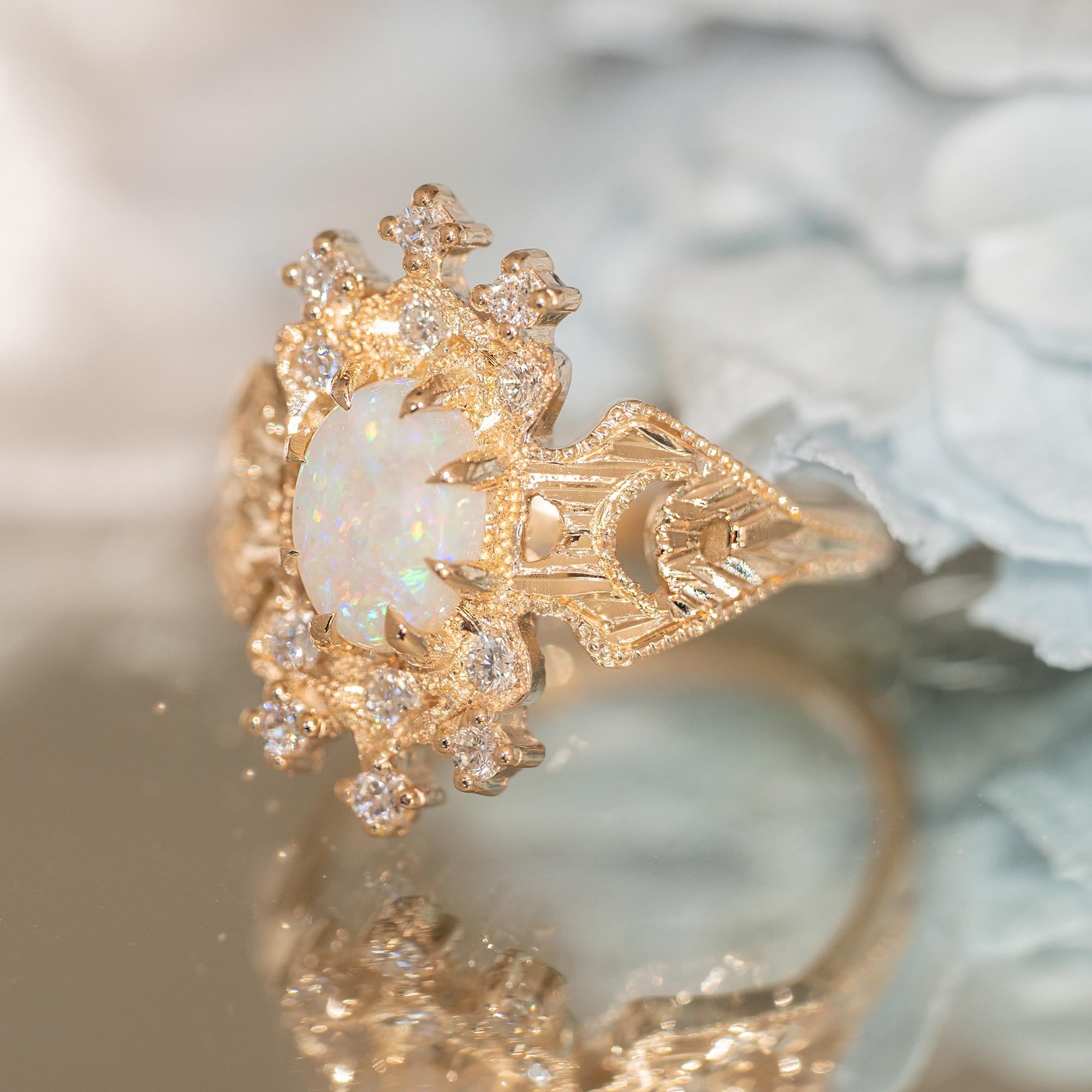 En vente :  0.7 Carat Australian Opal Diamond Oval Cut Claw Prong Moon Crescent Lullaby Ring 17