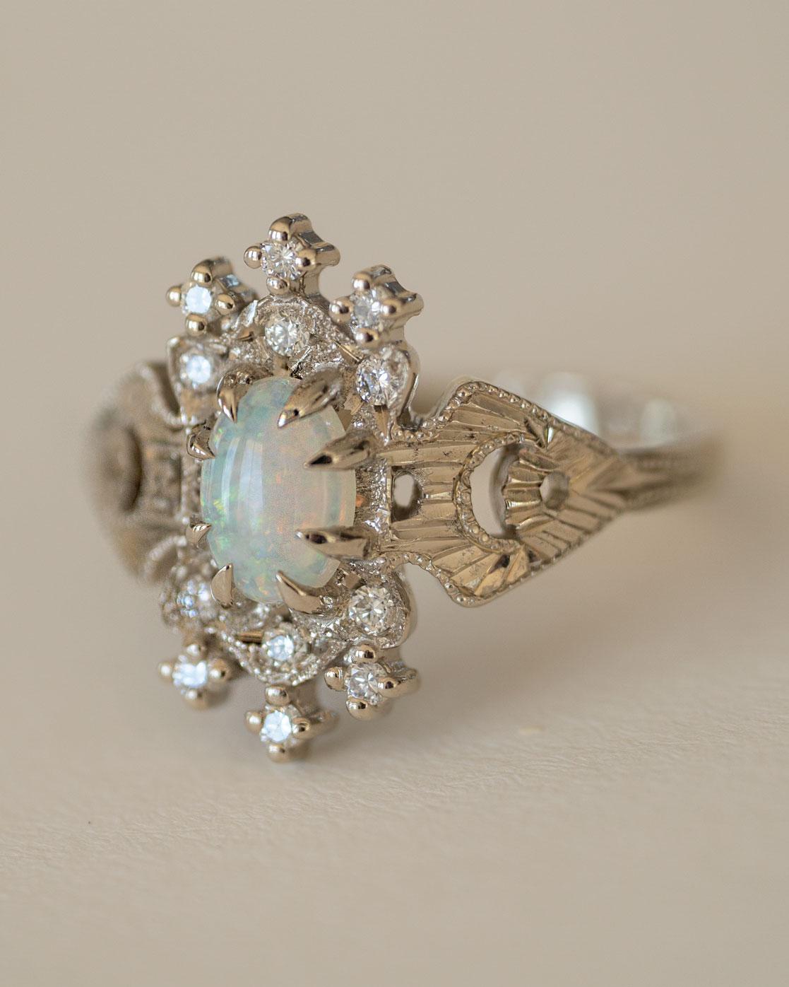 En vente :  0.7 Carat Australian Opal Diamond Oval Cut Claw Prong Moon Crescent Lullaby Ring 5