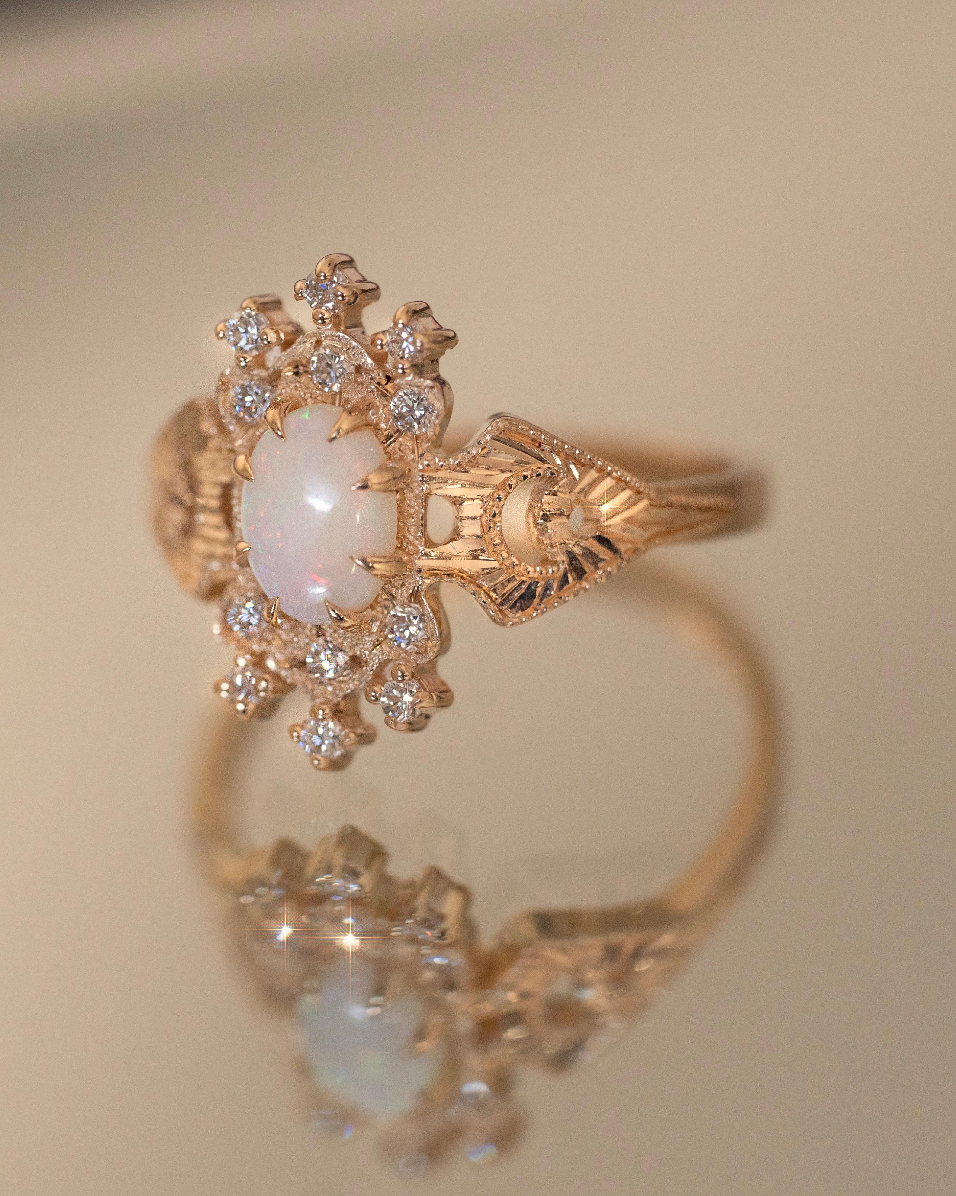 Im Angebot: 0,7 Karat australischer Opal Diamant Ovalschliff Krappen Mond Halbmond Lullaby Ring () 8