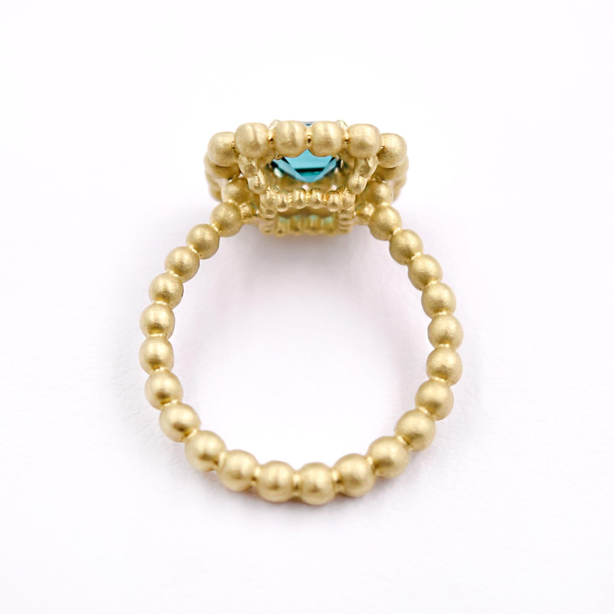 0.7 Carat Fine Green Tourmaline 0.28 Carat White Diamond Ring in 18 Karat Gold For Sale 2