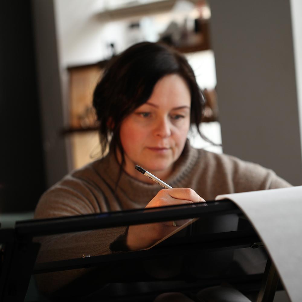 0.7 Carat Tapered Baguette Diamond and 18k Yellow Gold Statement Brooch For Sale 1