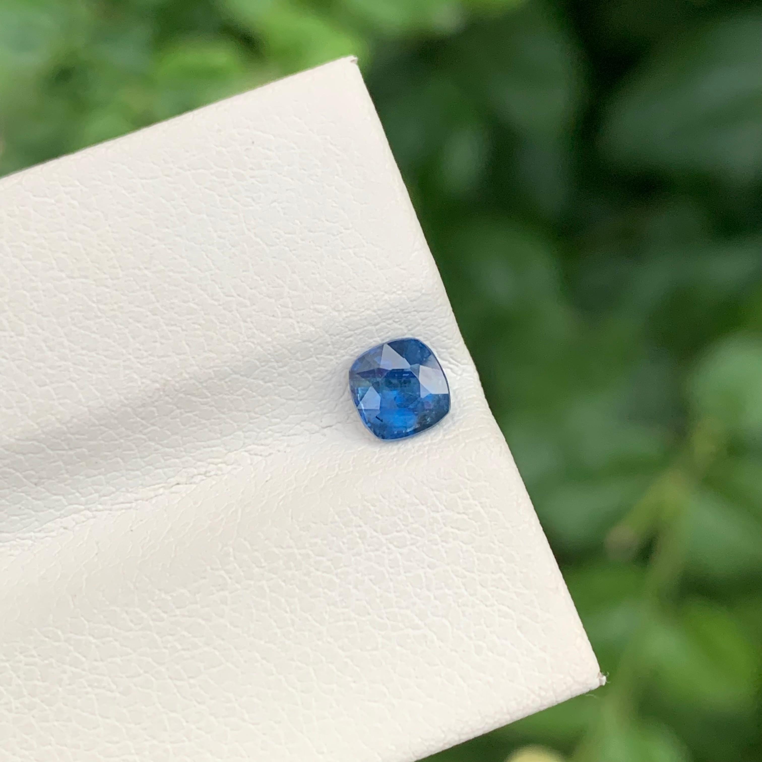 Taille coussin 0.70 Carat Adorable Sapphire Loose Cushion Shape Gem Pour Bague en vente