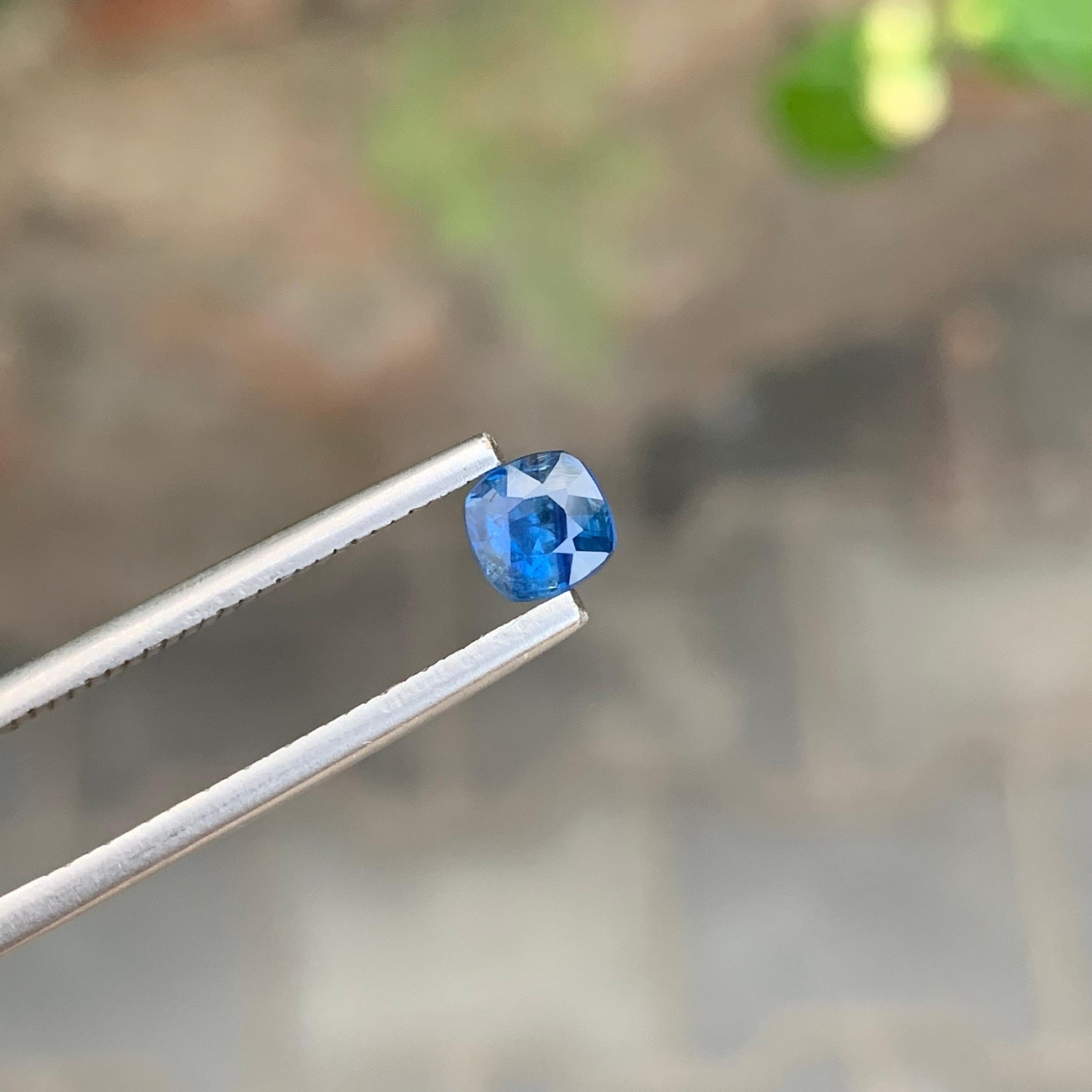 0.70 Carat Adorable Sapphire Loose Cushion Shape Gem Pour Bague en vente 1