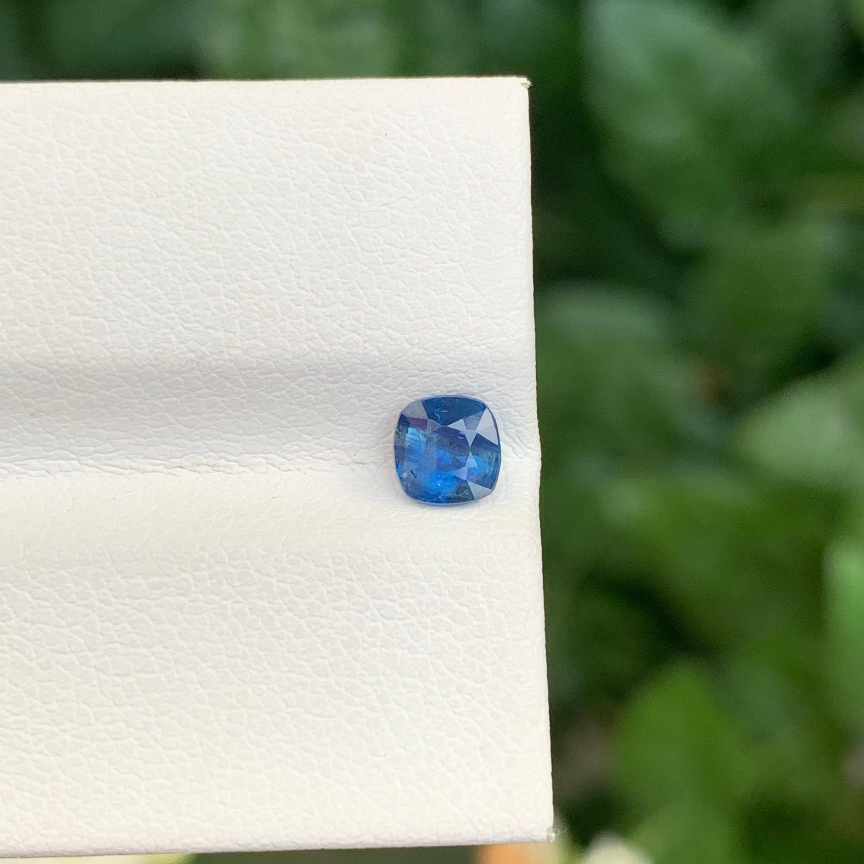0.70 Carat Adorable Sapphire Loose Cushion Shape Gem Pour Bague en vente 3