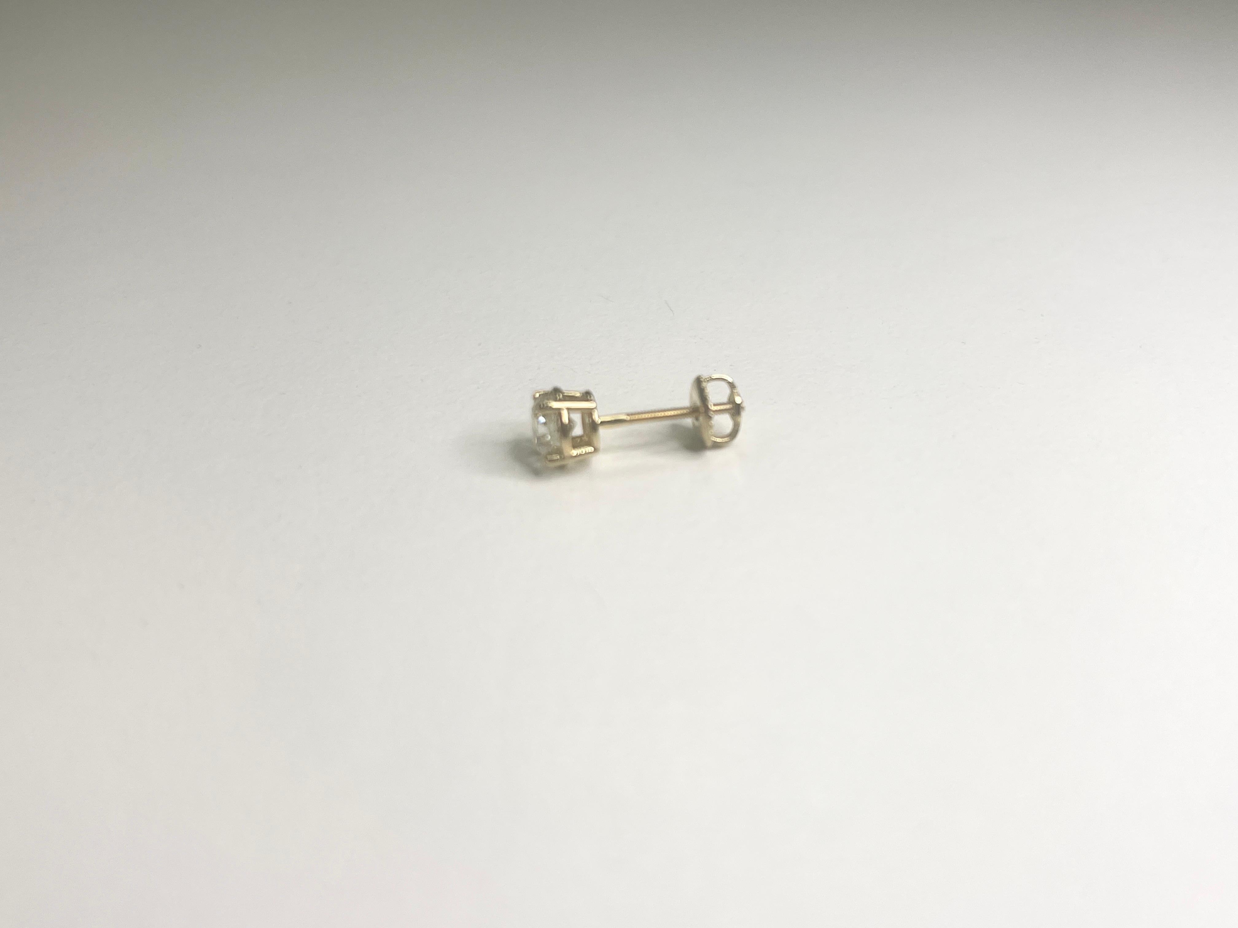 0.70 Carat All Natural Diamond Single Stud Earring In New Condition For Sale In Great Neck, NY