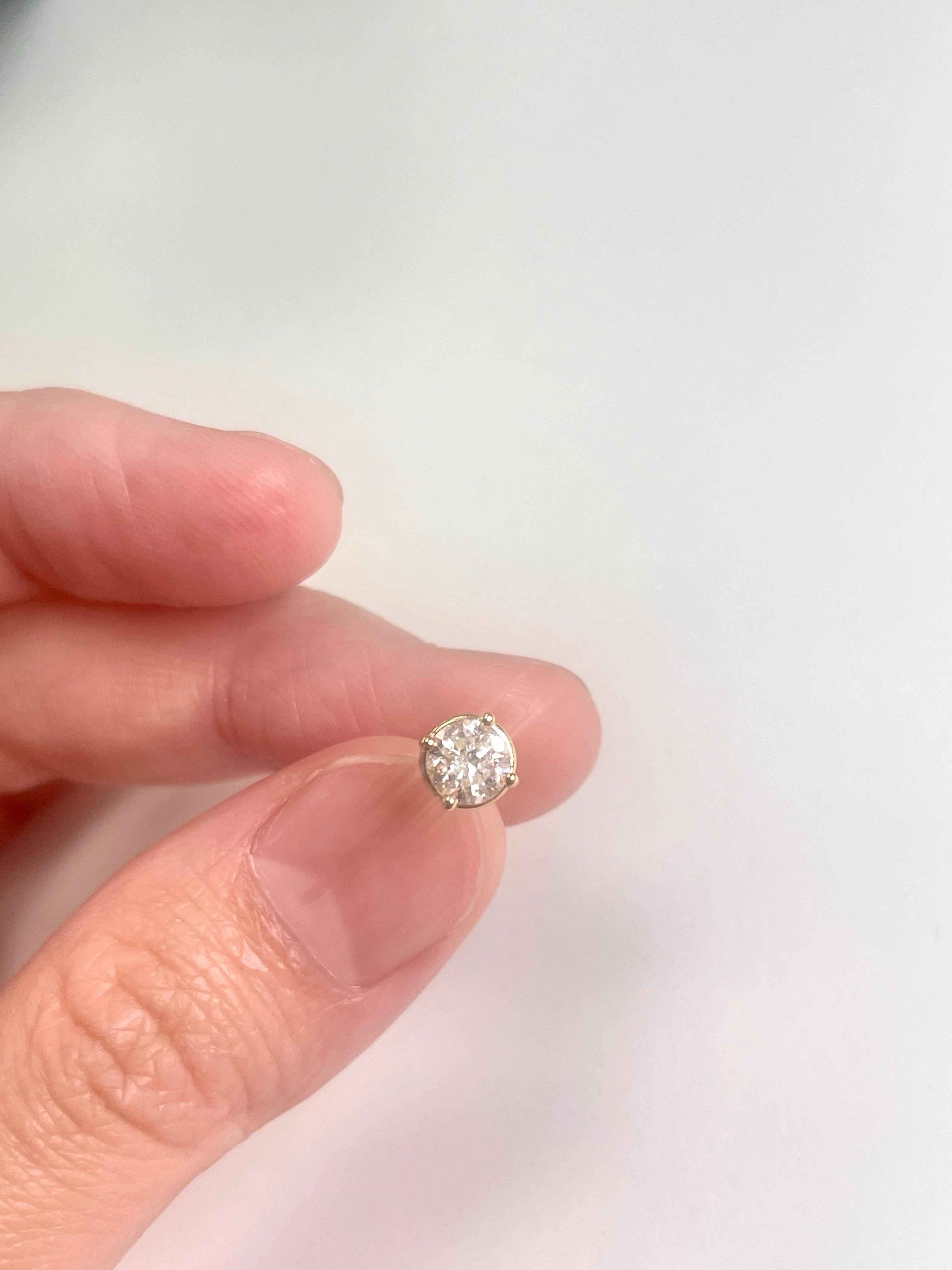 0,70 Karat ganz natürlicher Diamant-Ohrstecker im Angebot 1