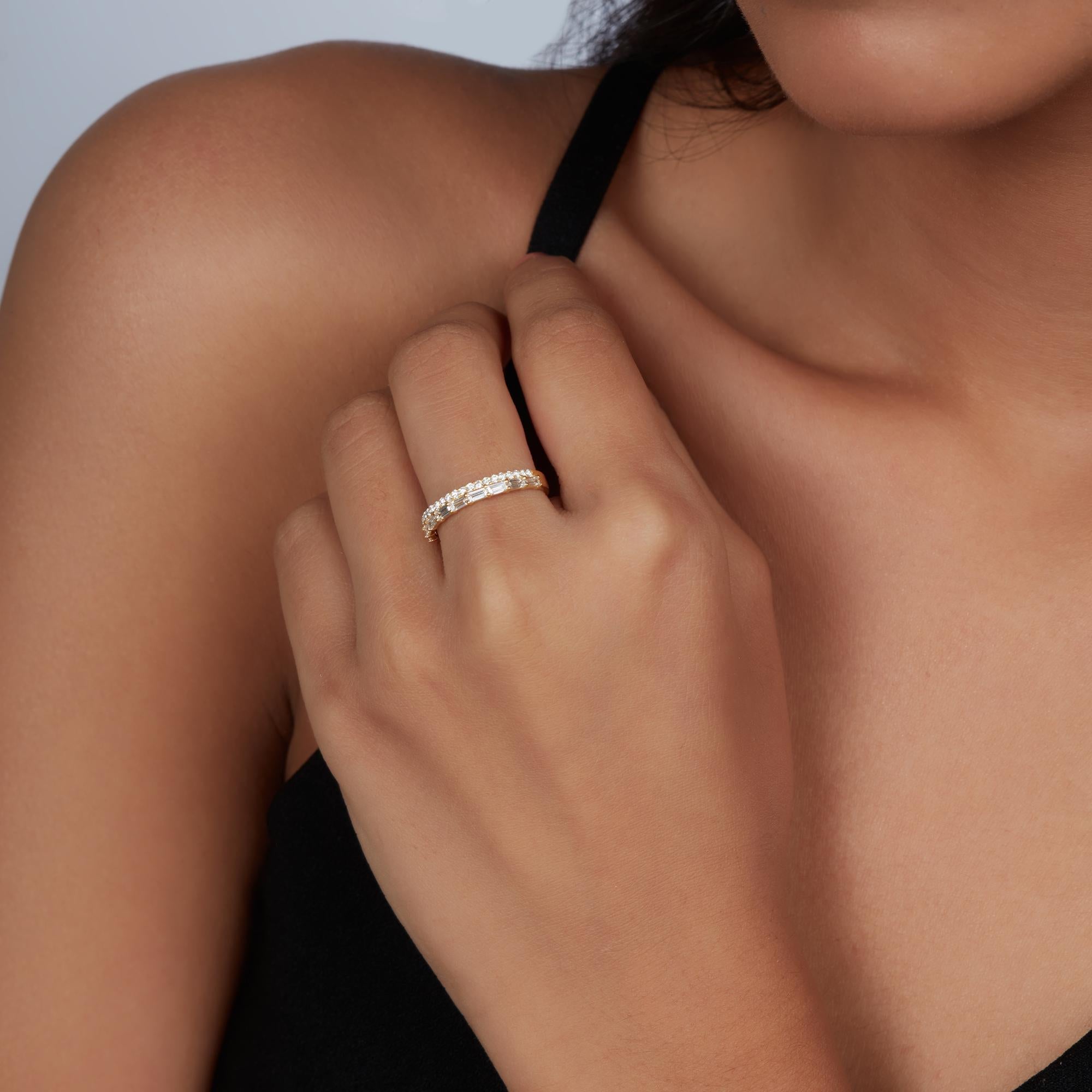 Im Angebot: 0,70 Karat Baguette und runder Diamant Halbe Ewigkeit Ring in 14K Gold () 3