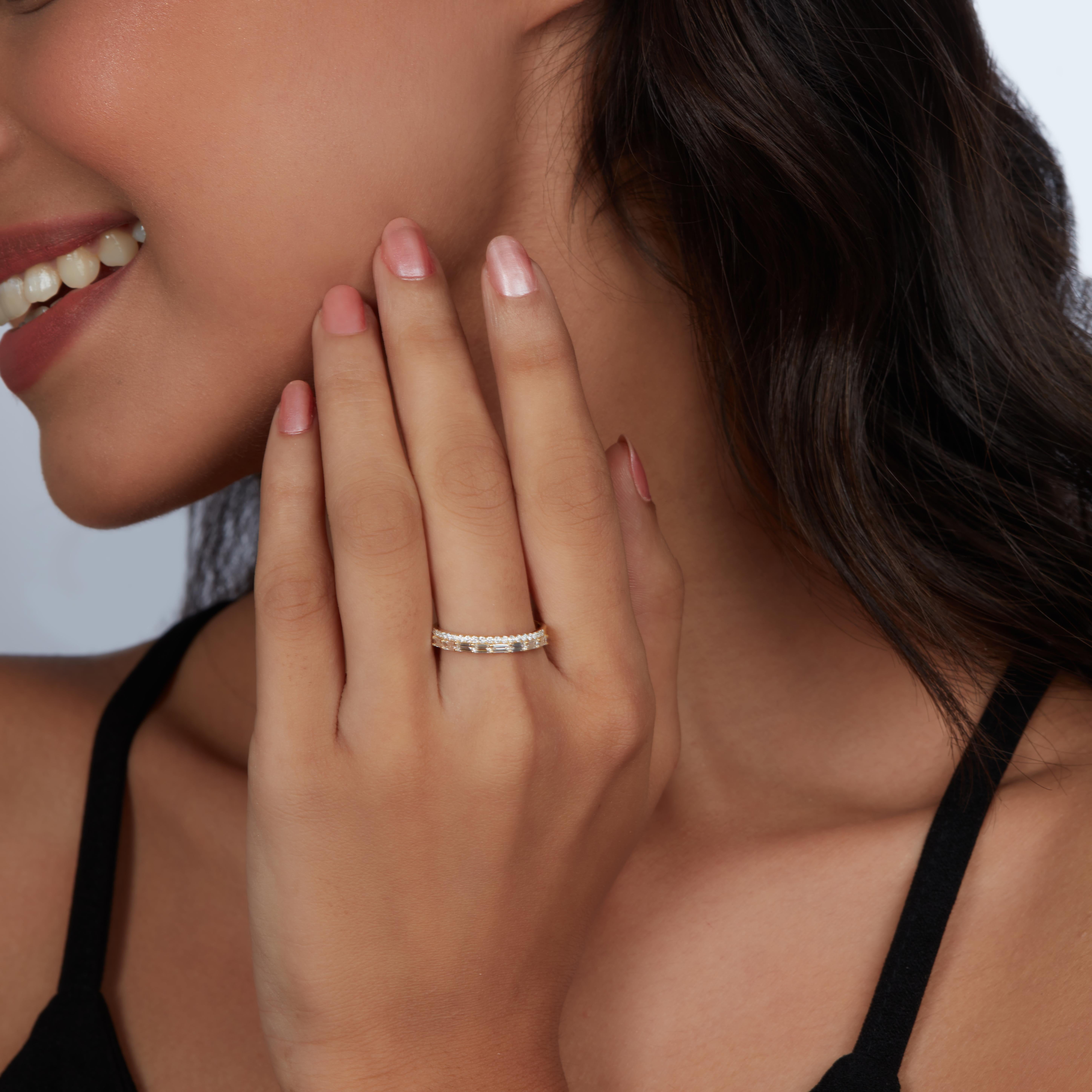 Im Angebot: 0,70 Karat Baguette und runder Diamant Halbe Ewigkeit Ring in 14K Gold () 4