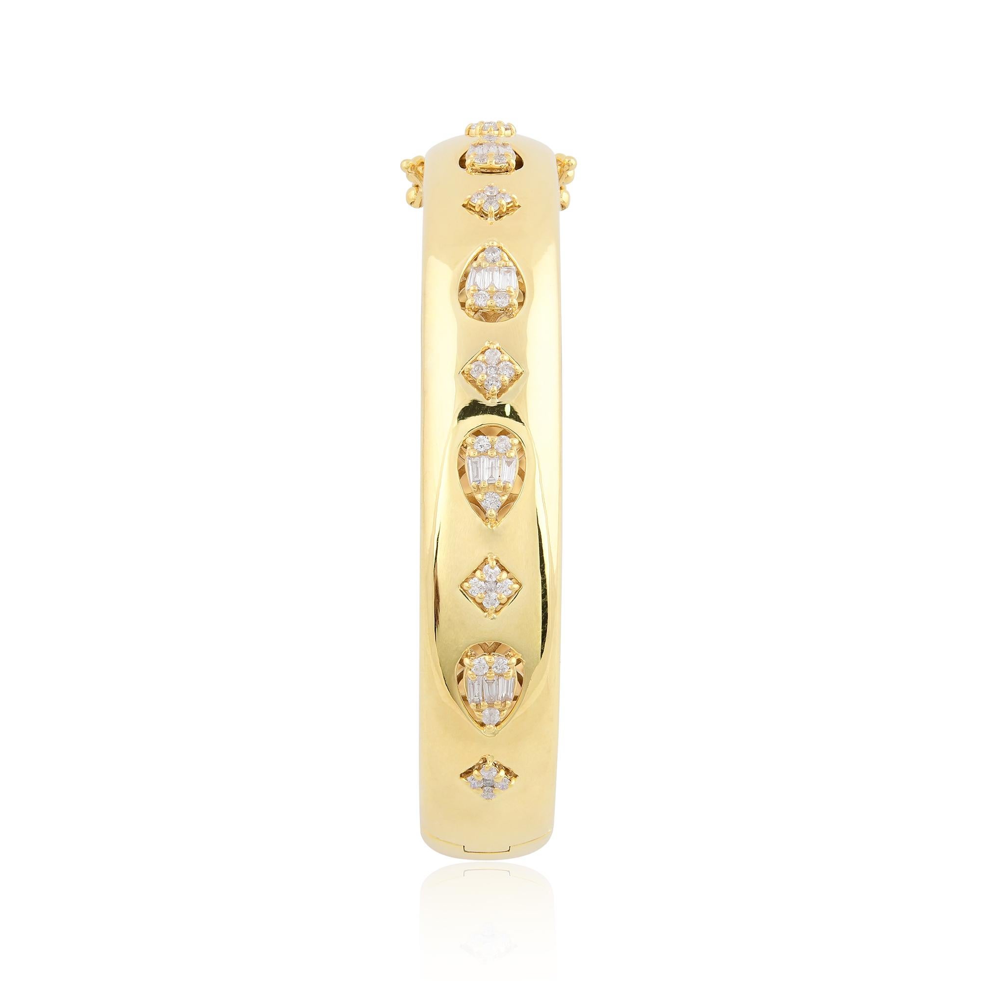 Modern 0.70 Carat Baguette Diamond Bangle Bracelet 18 Karat Yellow Gold Fine Jewelry For Sale