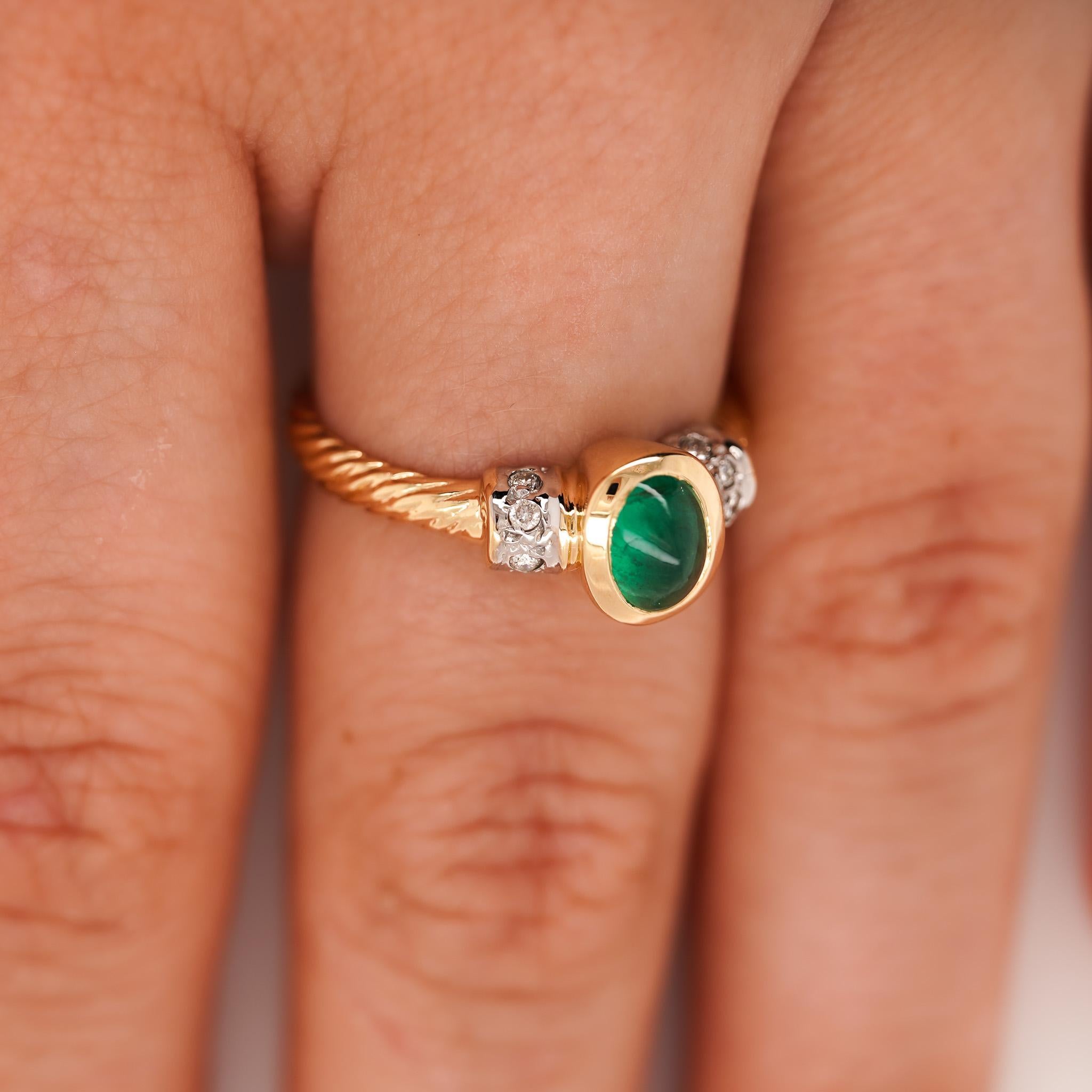 Contemporary 0.70 Carat Cabochon Emerald Bezel Set 14K Gold Ring For Sale