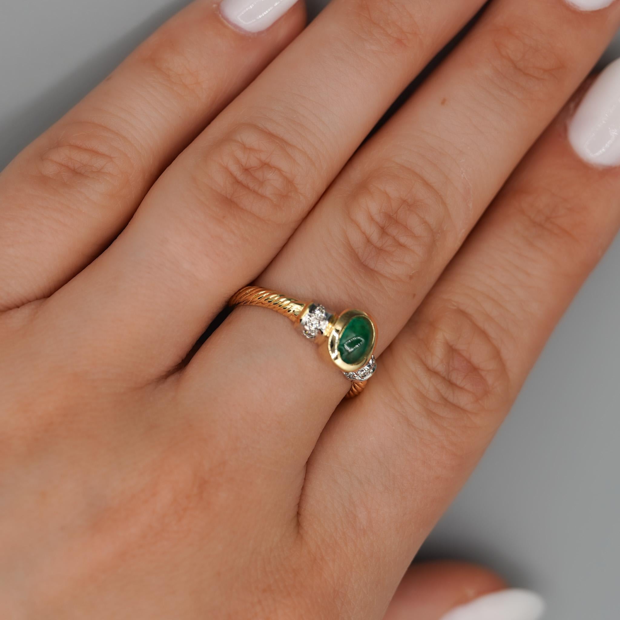 0.70 Carat Cabochon Emerald Bezel Set 14K Gold Ring In Excellent Condition For Sale In Miami, FL