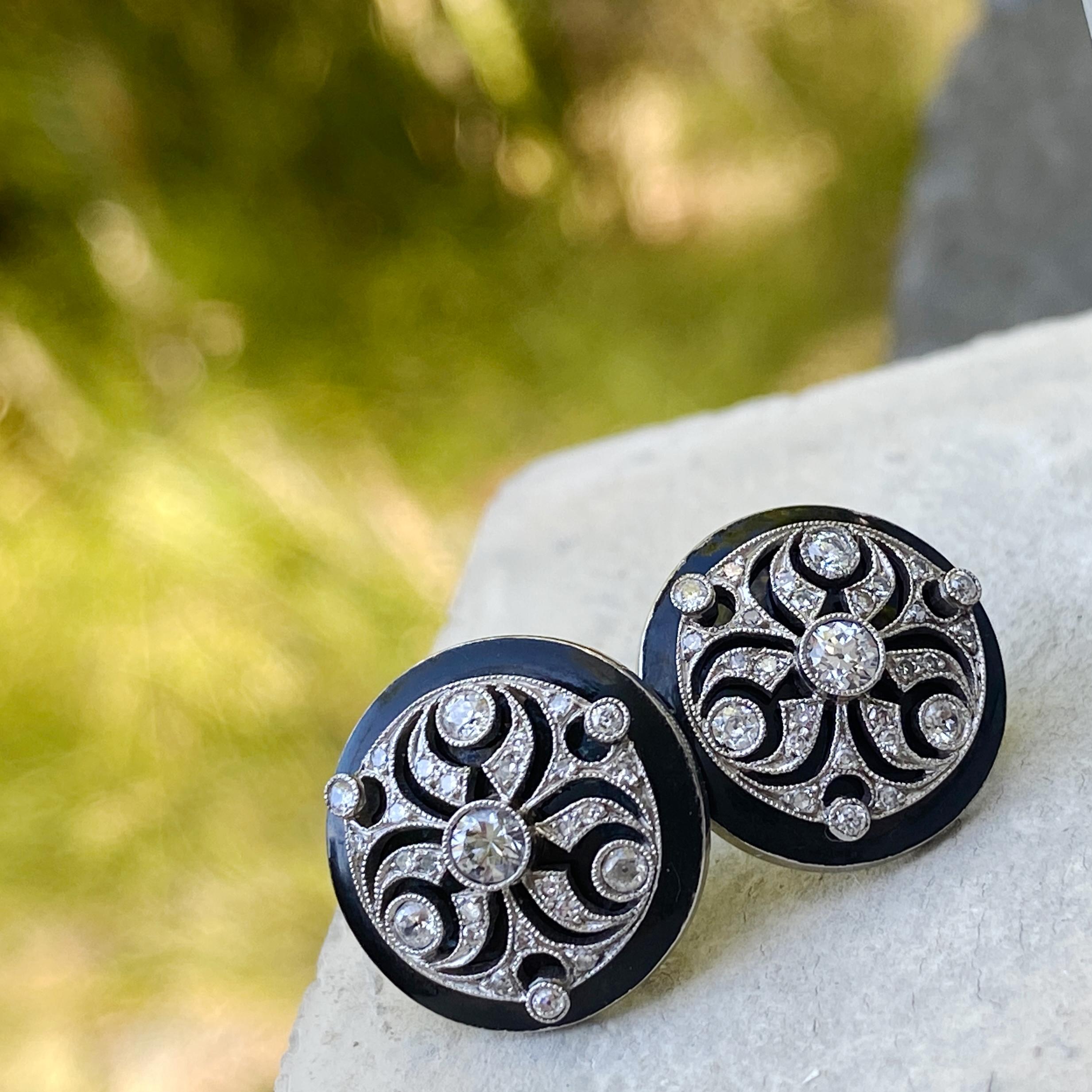 Late Victorian 0.70 Carat Diamond Button Earrings in Platinum & Black Enamel For Sale