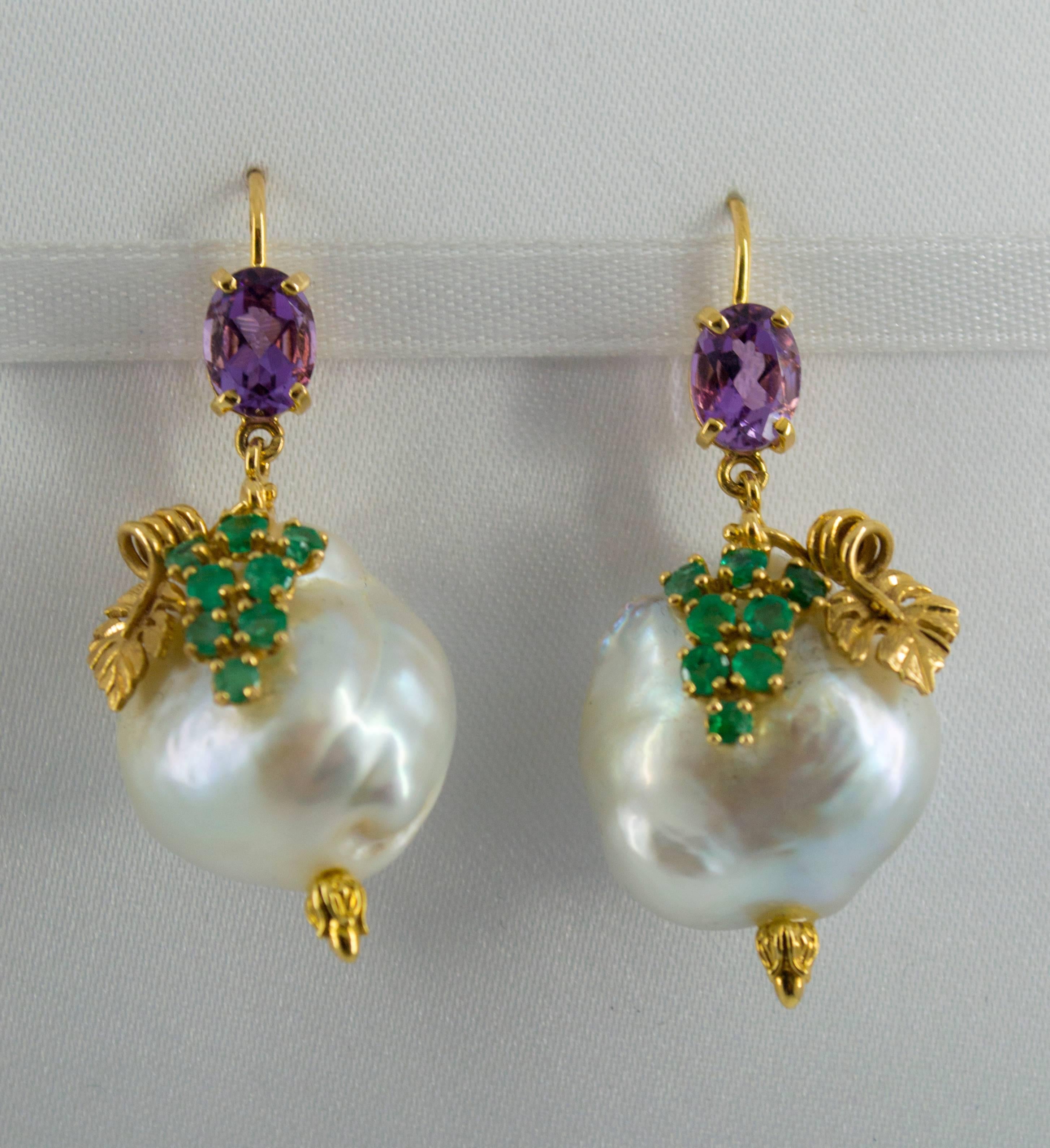 These earrings are made of 14K Yellow Gold.
They have 0.70 carats of emerald, amethysts and cultured pearls.
With these earrings, Luigi Ferrara wanted to pay homage to the Roman deity Bacchus (In Greek mythology Dionisio).
We're a workshop so every