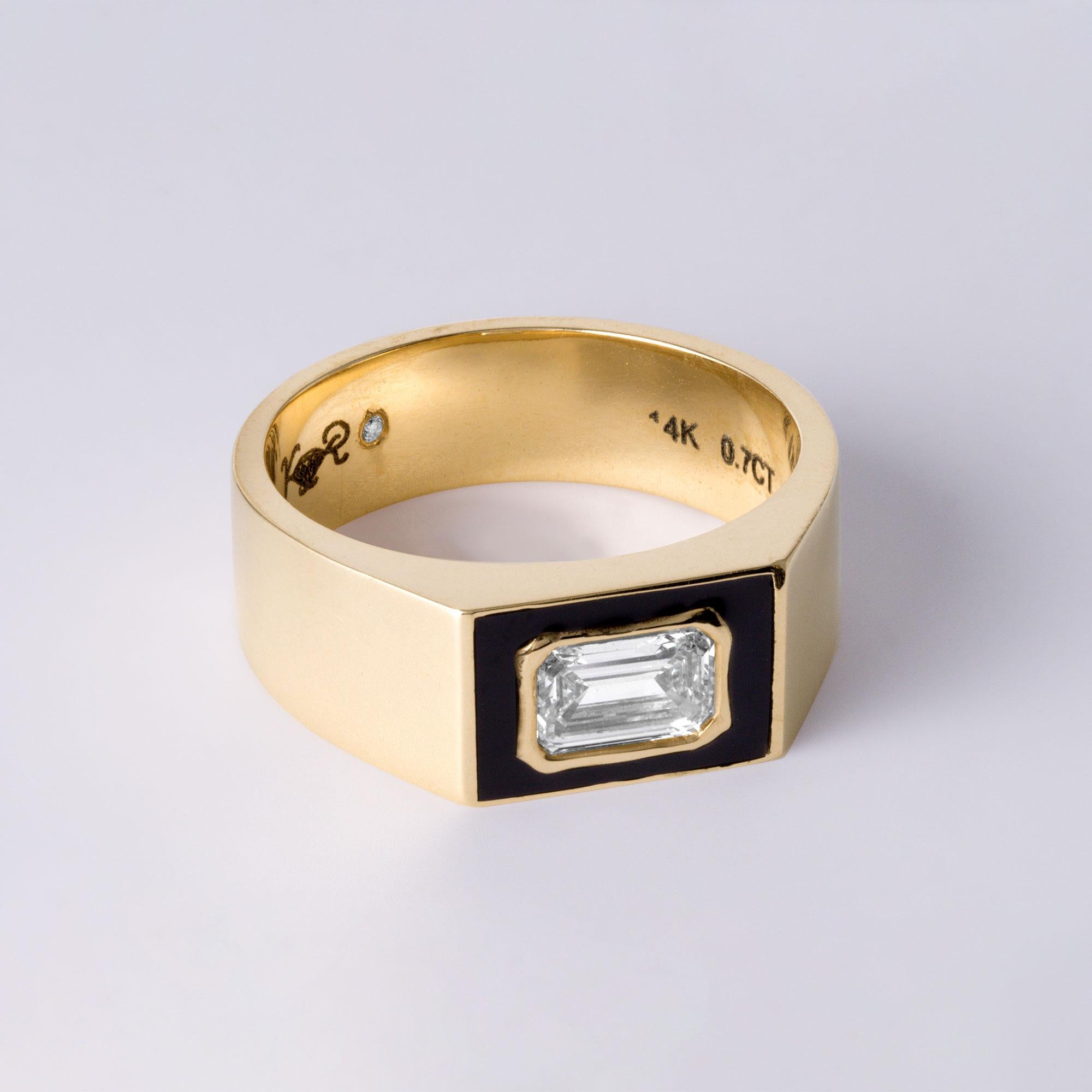 0,70 Karat Smaragdschliff Diamant Schwarz Emaille Lünette Set 14K Gelbgold Zigarrenring im Angebot 2