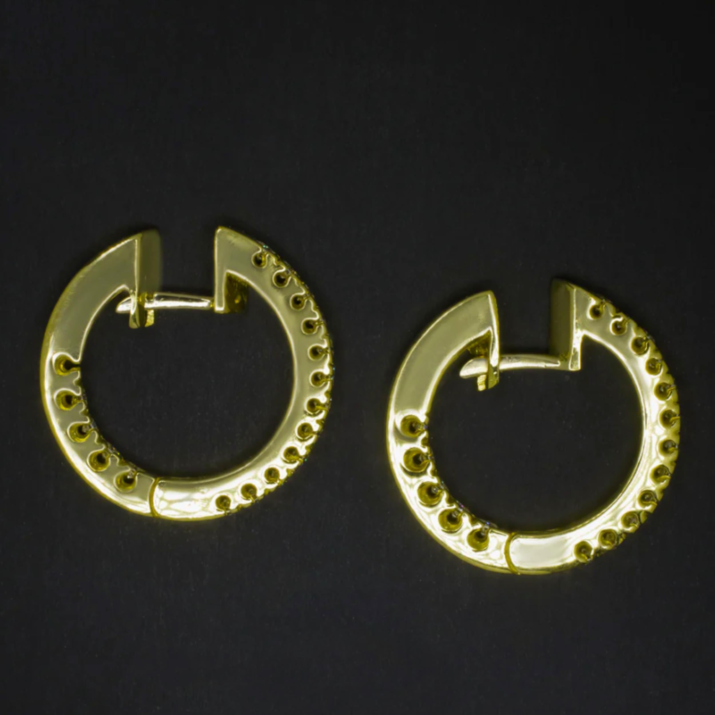 Contemporain Créoles de 19 mm en or jaune 18 carats avec diamants F-G VS de 0,70 carat à l'intérieur et extérieur en vente