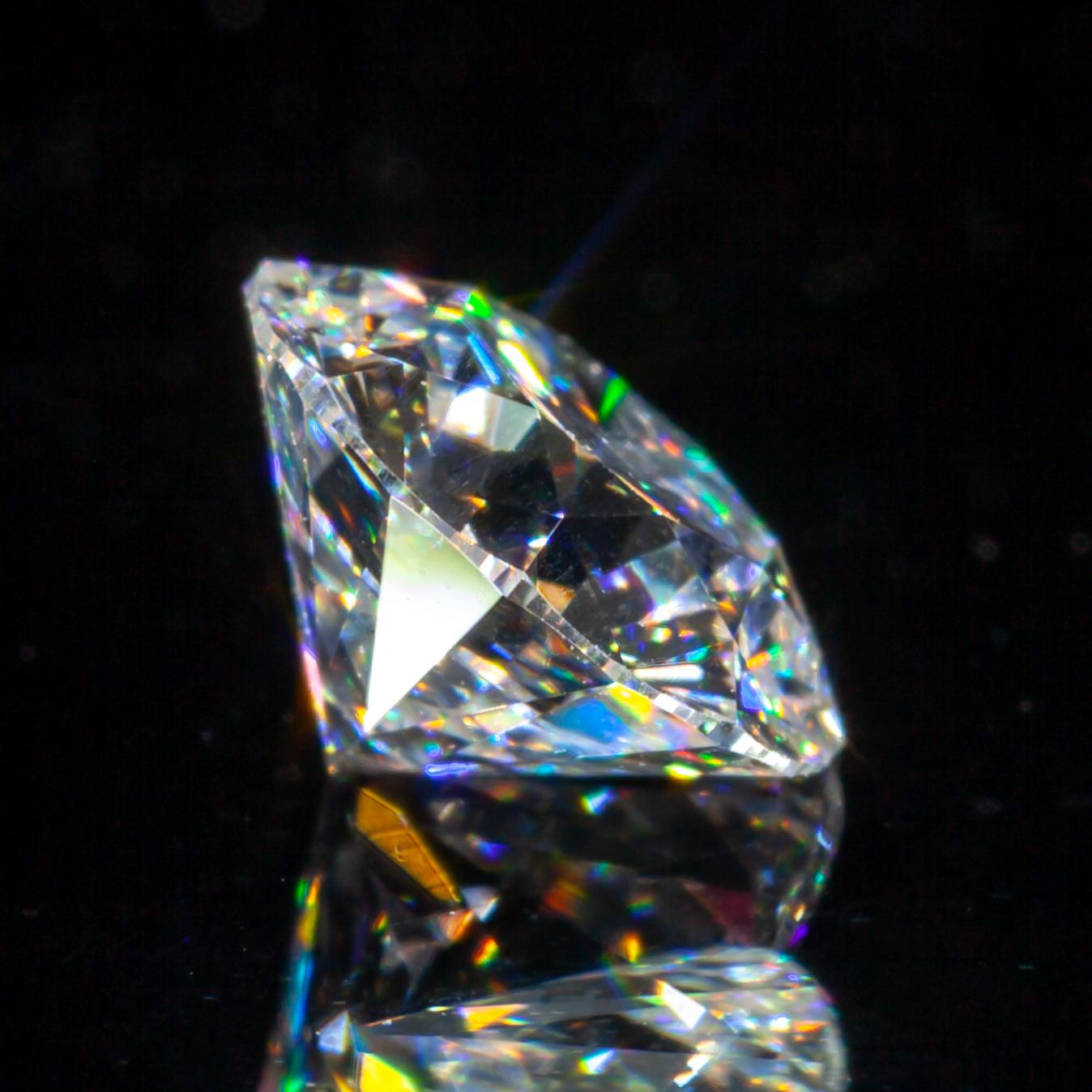 0,70 Karat Loser E / VS2 runder Diamant im Brillantschliff GIA zertifiziert (Rundschliff) im Angebot