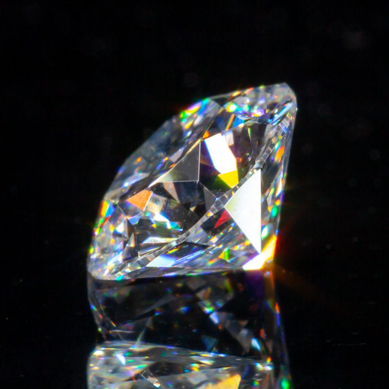 0,70 Karat Loser E / VS2 runder Diamant im Brillantschliff GIA zertifiziert im Zustand „Hervorragend“ im Angebot in Sherman Oaks, CA