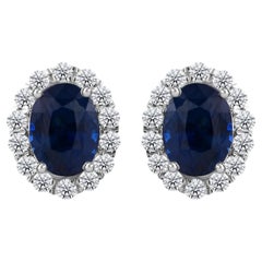 Pendientes de botón con diamante natural de 0,70 quilates, zafiro ovalado y halo, en oro blanco de 18 quilates