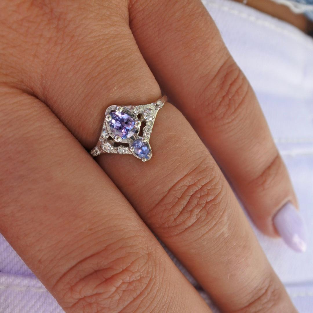 Anillo de zafiro lila natural de 0,70 quilates y diamantes auténticos en oro blanco de 14 quilates en venta 2