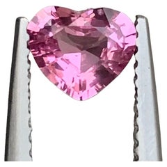 0.70 carati di gemma naturale sfusa a forma di cuore di spinello rosa