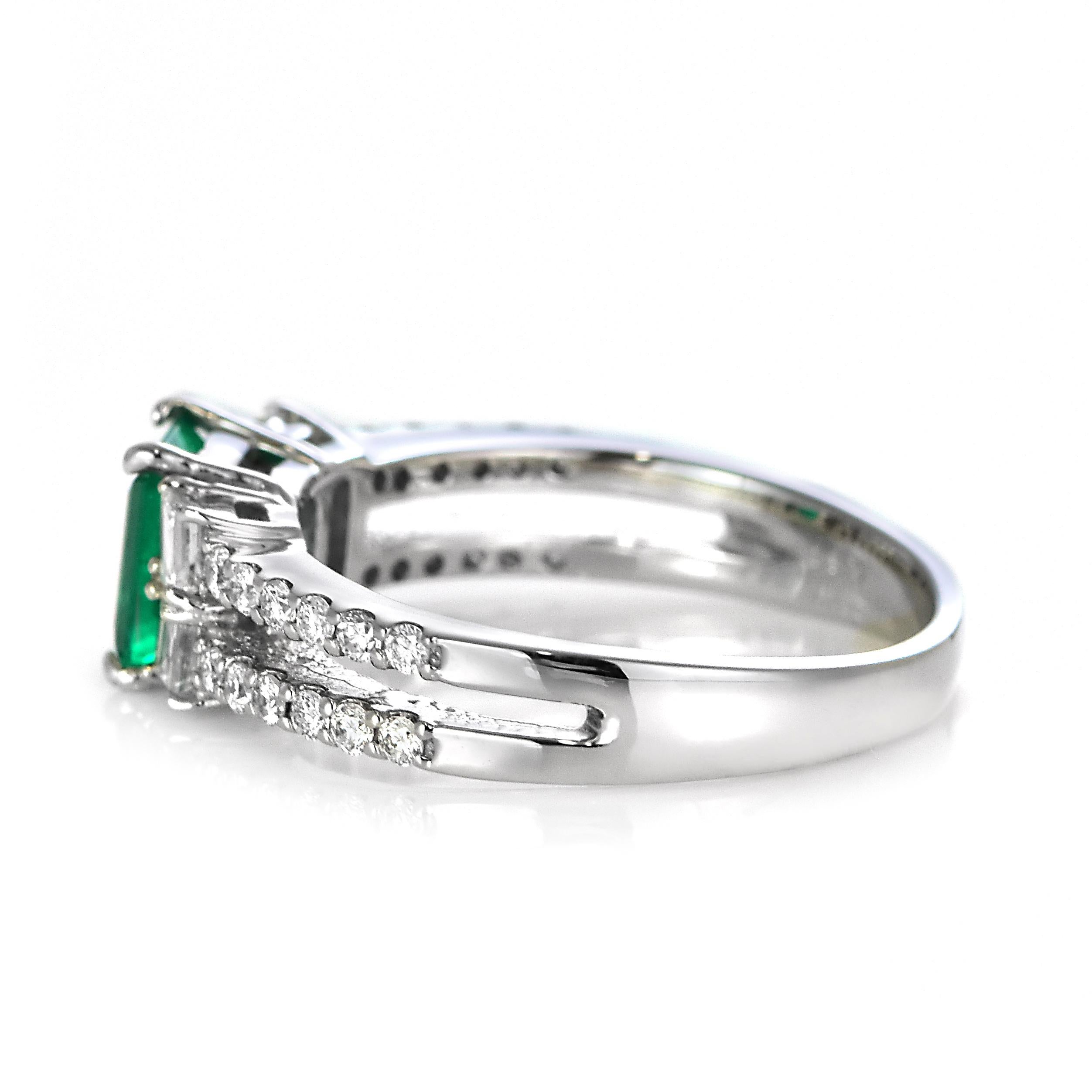 0.70 Carat Natural Vivid Green Colombian Emerald & Diamond Ring Made in Platinum For Sale 4