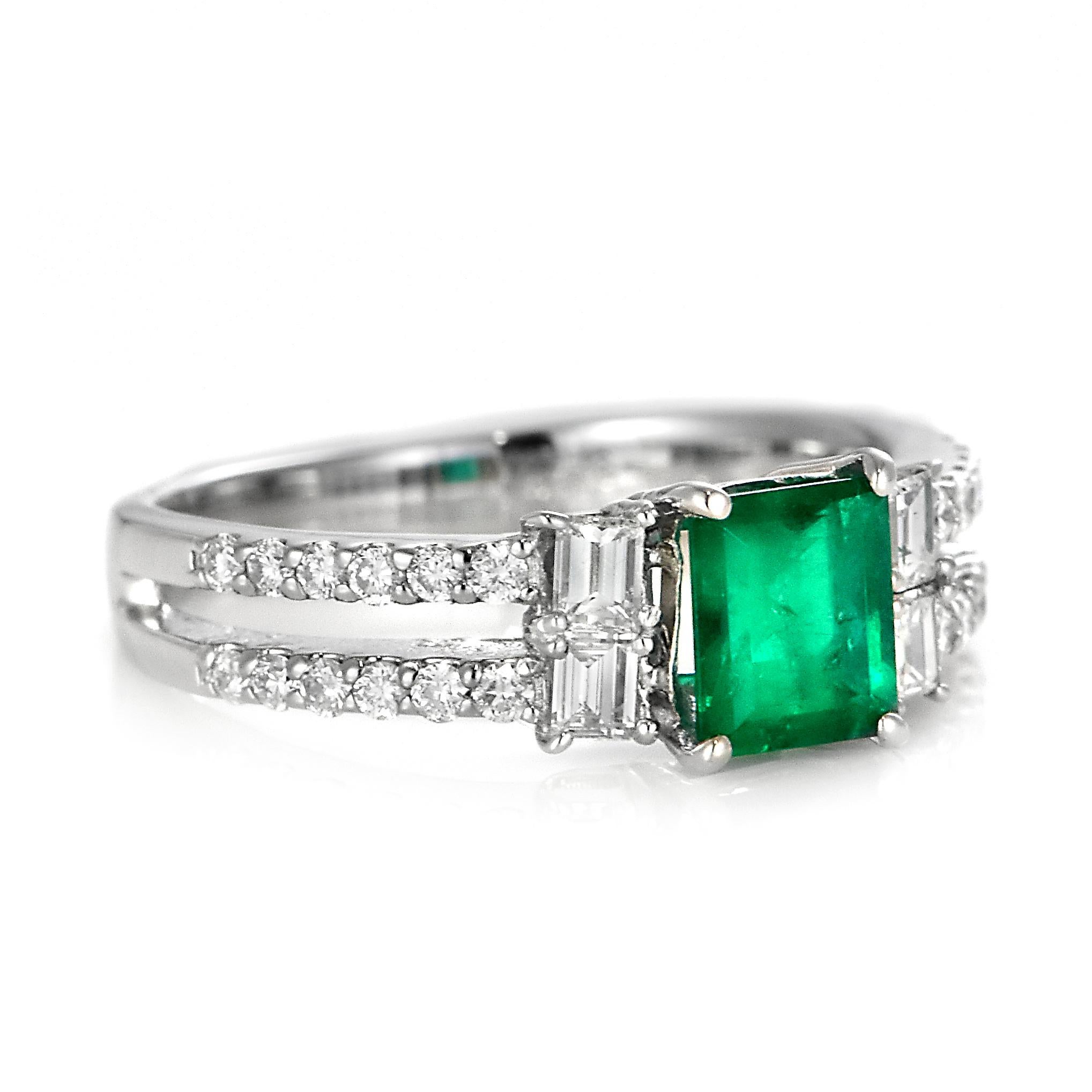 Modern 0.70 Carat Natural Vivid Green Colombian Emerald & Diamond Ring Made in Platinum For Sale
