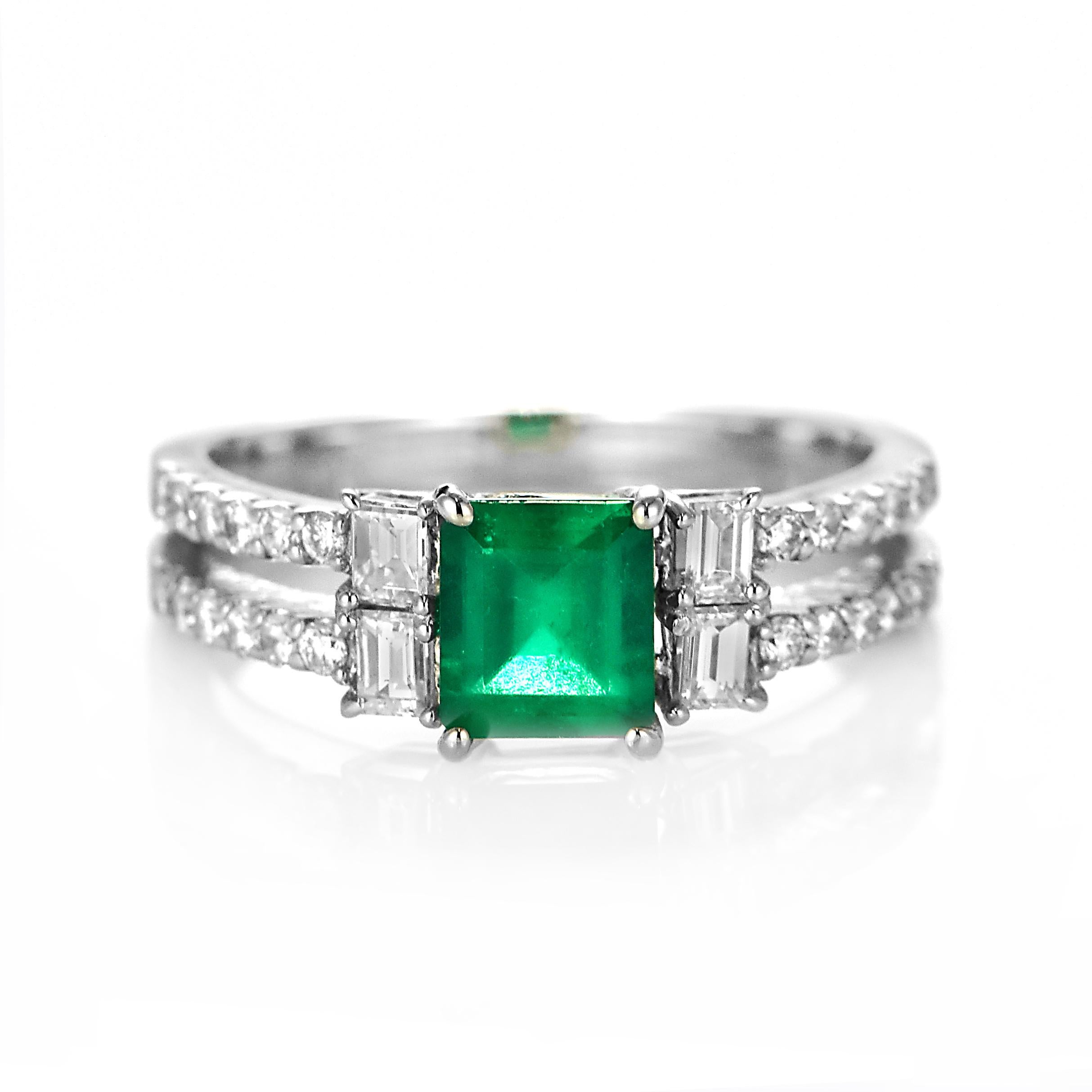 Emerald Cut 0.70 Carat Natural Vivid Green Colombian Emerald & Diamond Ring Made in Platinum For Sale