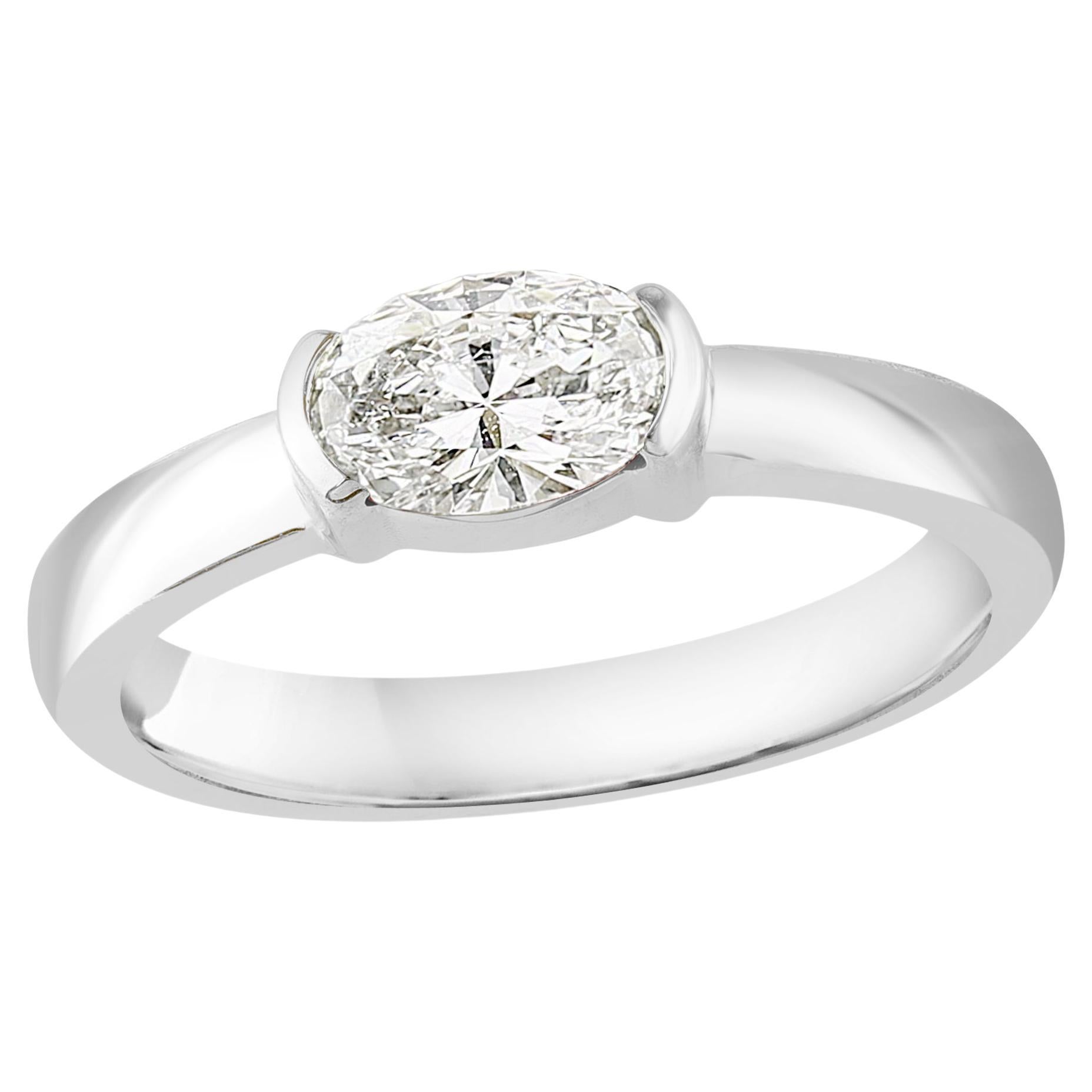 Anillo de diamantes talla oval de 0,70 quilates en oro blanco de 14 quilates