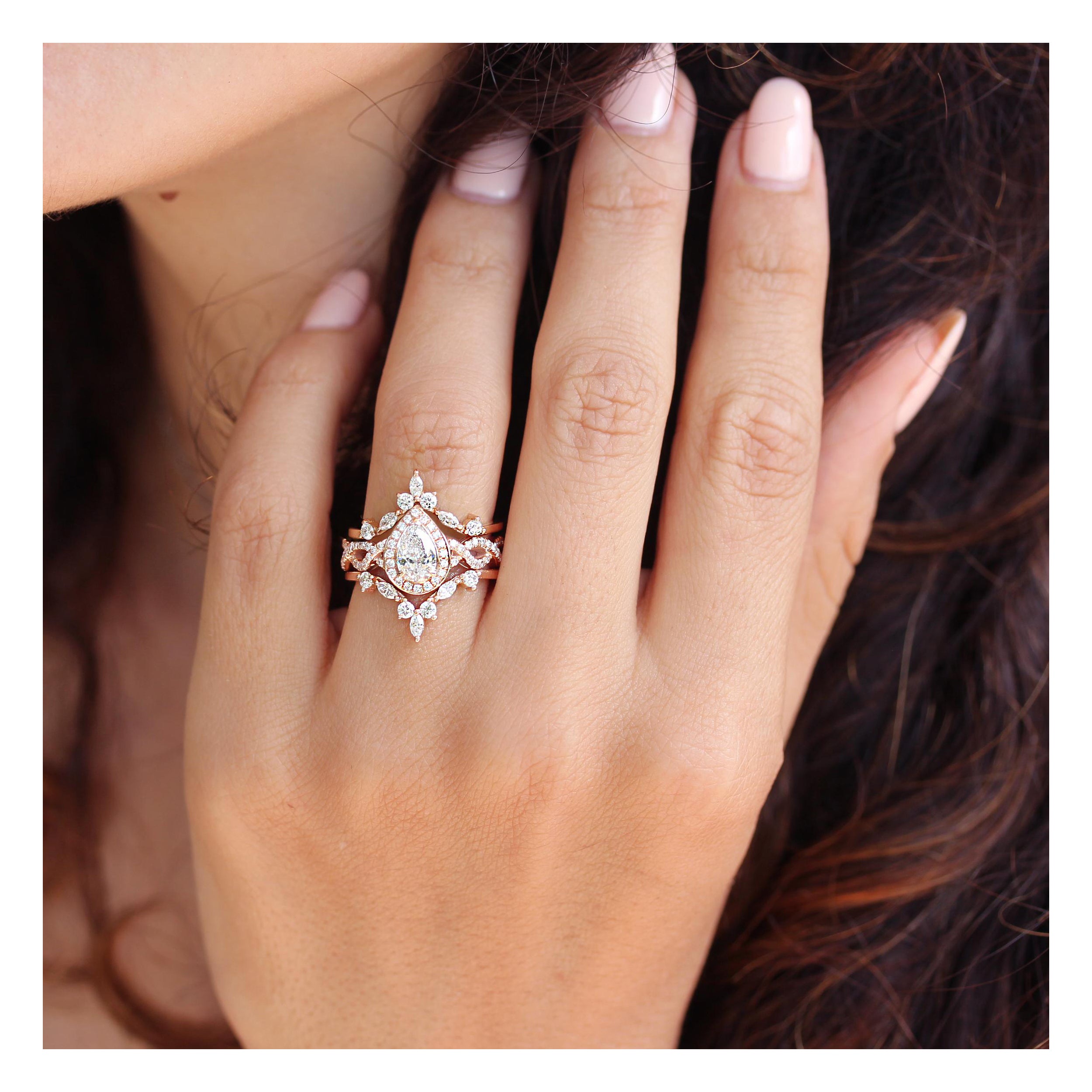 Birne Moissanit mit Diamant Halo und Infinity Twist Shank Verlobungsring mit Ringschutz 