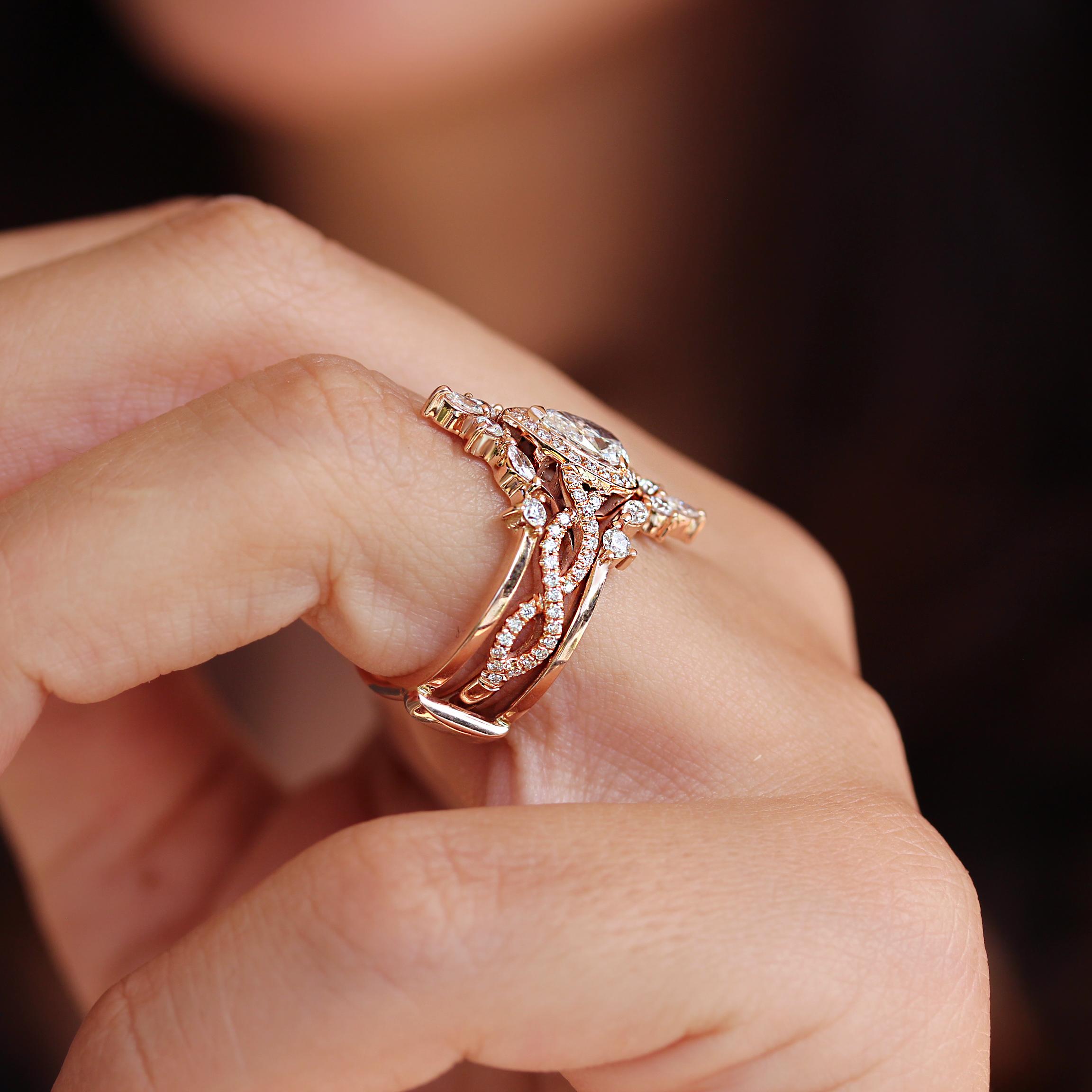 0.70 carat Pear Moissanite Halo Twist Shank Engagement Ring & Iceland Ring Guard Neuf - En vente à Hertsliya, IL