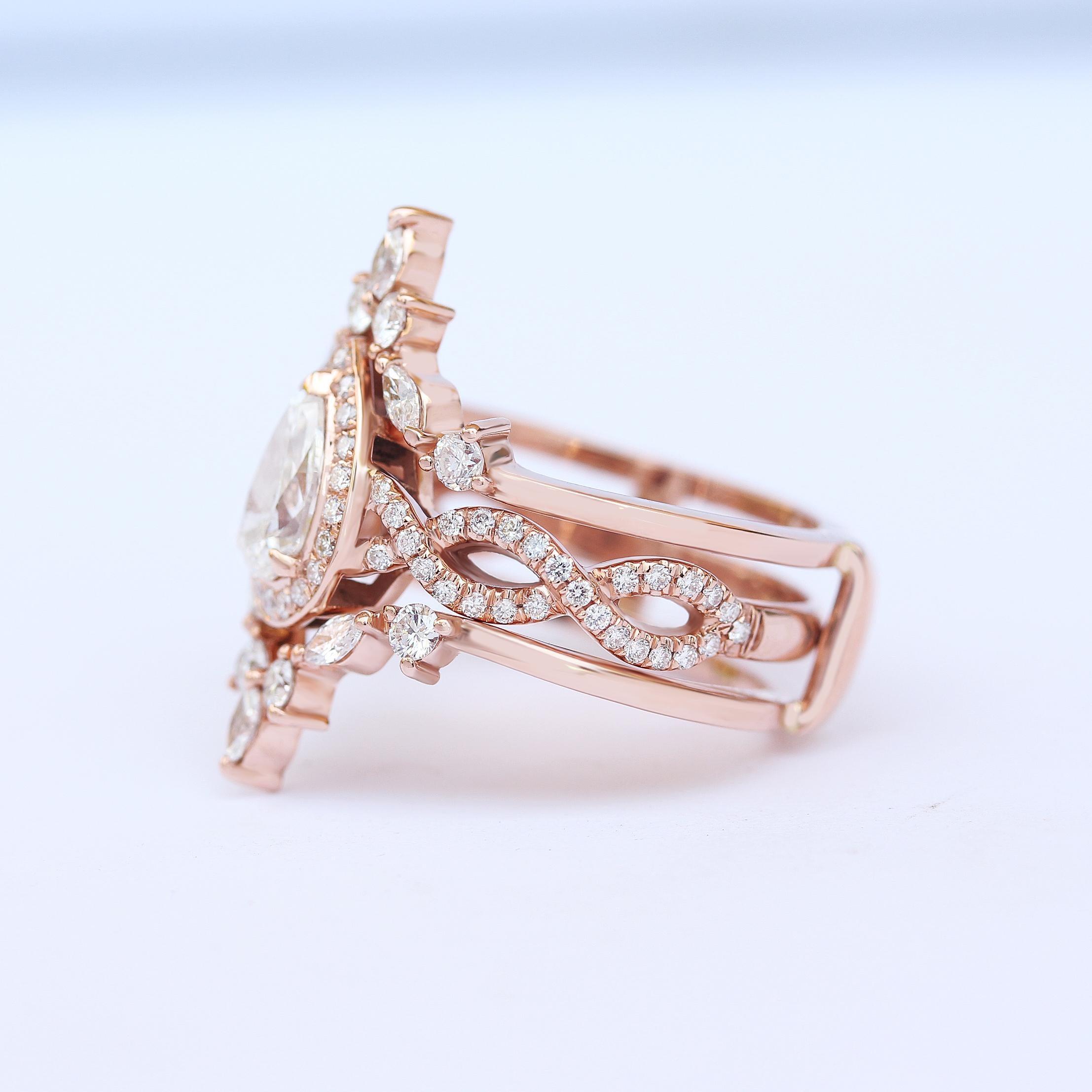 0.70 carat Pear Moissanite Halo Twist Shank Engagement Ring & Iceland Ring Guard Pour femmes en vente