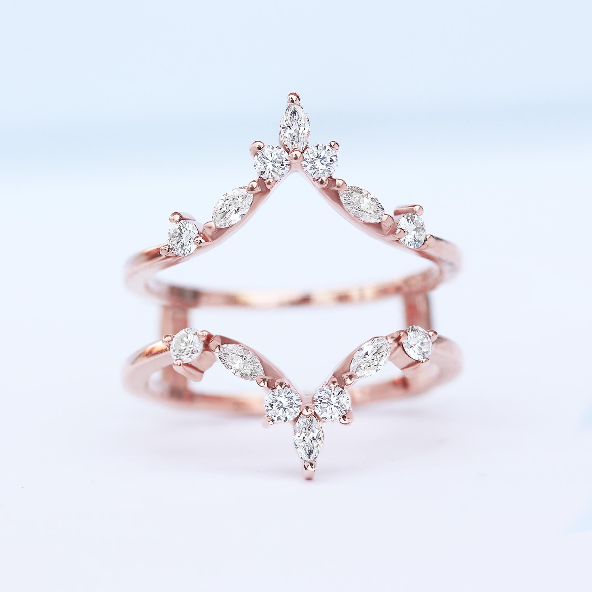 0.70 carat Pear Moissanite Halo Twist Shank Engagement Ring & Iceland Ring Guard en vente 1
