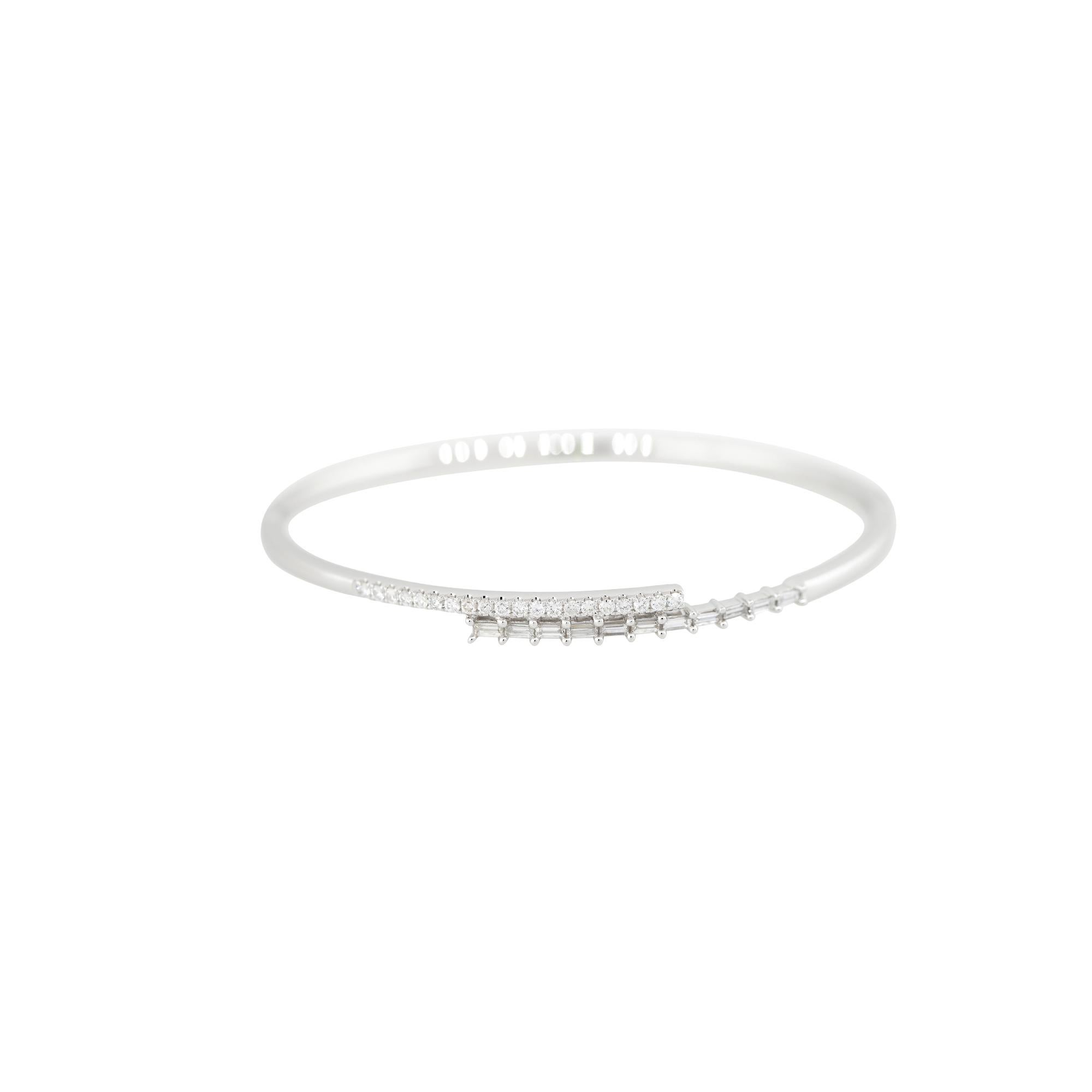 18k White Gold 0.70ctw Round and Baguette Cut Diamond Cuff Bangle
Material: 18k White Gold
Diamond Details: Approximately 0.70ctw of Round Brilliant and Baguette cut Diamonds. There is a row of round brilliant diamonds at one end of the bracelet and